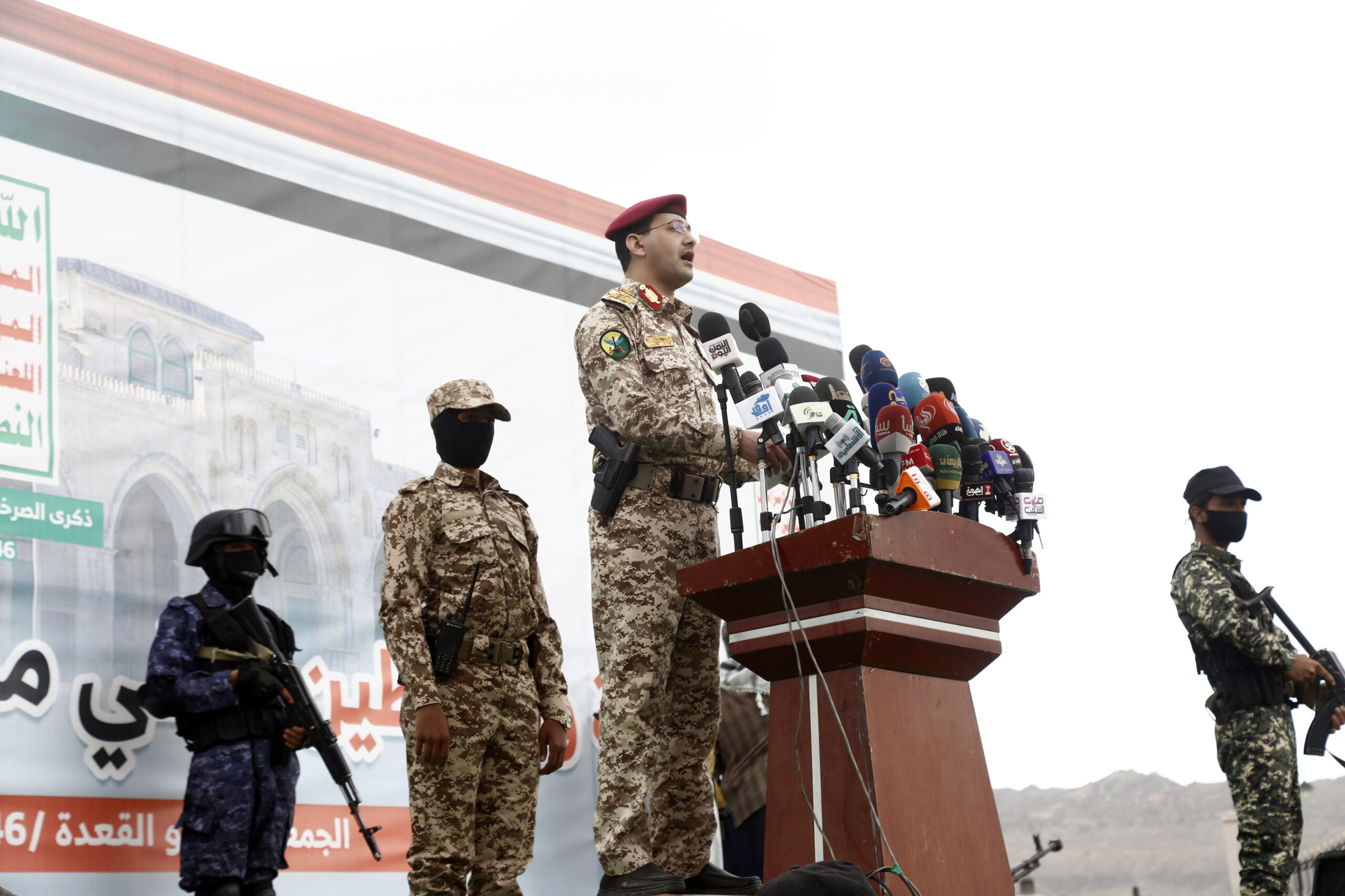 Trump, Houthis, ABD, Yemen, Kızıldeniz, ateşkes, dış politika, İsrail, Orta Doğu, ticaret gemileri, askeri operasyon, siyasi haberler, The Logoff, Patrick Reis, Swati Sharma, Vox, abonelik, haber bülteni.

