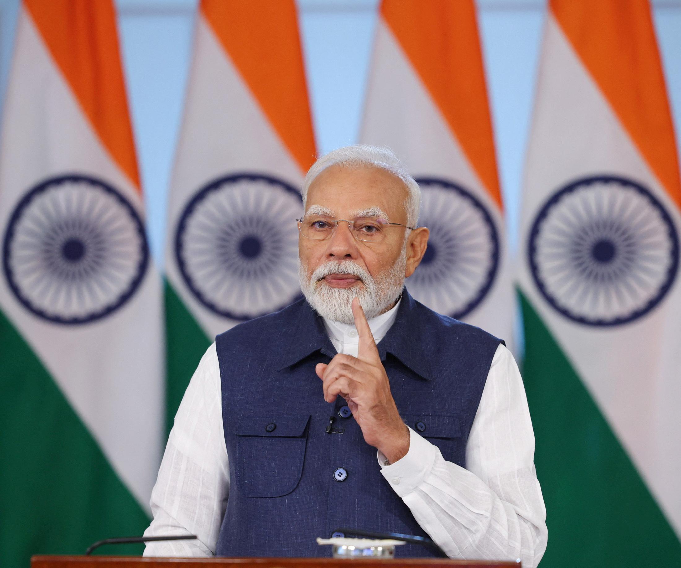 Hindistan, Birleşik Krallık, serbest ticaret anlaşması, Brexit, ticaret, ekonomi, ithalat, ihracat, gümrük vergileri, Narendra Modi, Keir Starmer, Donald Trump, transatlantik ilişkiler, ABD, Avustralya, Yeni Zelanda, CPTPP, Avrupa Birliği, turizm, metal, makine, petrol, tekstil, ilaç, viski, cin, istihdam, tüketici
