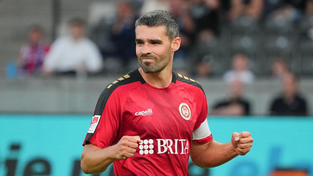 Sascha Mockenhaupt, SV Wehen Wiesbaden, sözleşme uzatma, 3. Lig, futbol, transfer, Uwe Stöver, savunma oyuncusu, futbolcu, rekor oyuncu, futbol haberleri, Bodø/Glimt, 2026
