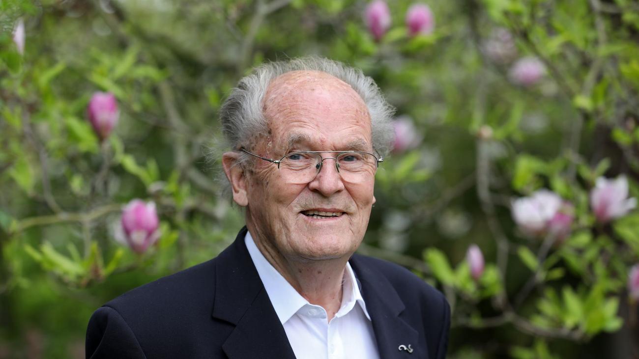 Horst Klinkmann, doğum günü, 90. yıl, tıp, bilim, patent, 1. FC Hansa Rostock, Heimatverband MV, New York Academy of Science, Deutsch-Japanische Gesellschaft, DDR Bilimler Akademisi, sağlık ekonomisi, Mecklenburg-Vorpommern, Wolfgang Blank, sağlık ve ekonomi, Festspiele Mecklenburg-Vorpommern, klasik festivali, Ursula Haselböck

