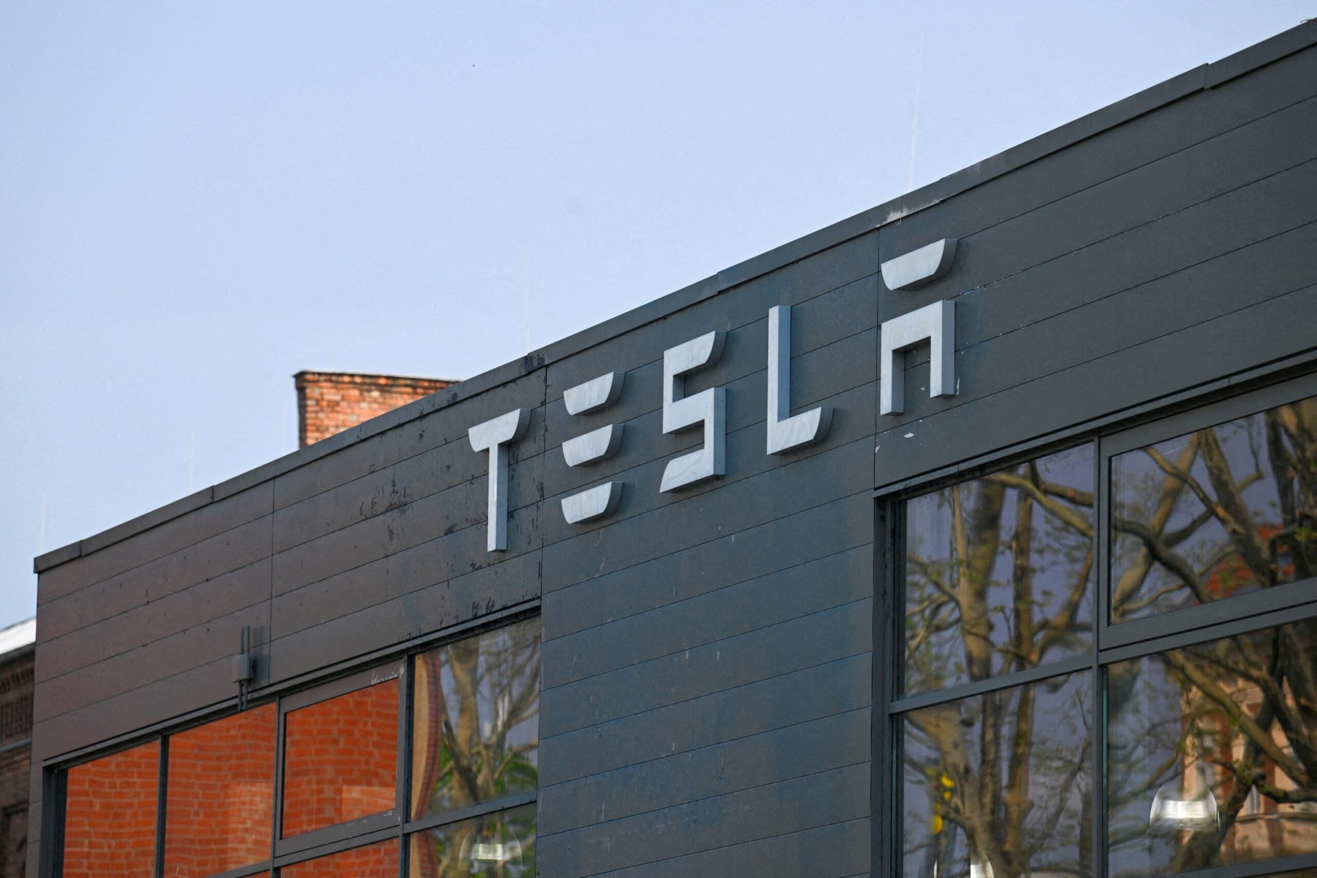 Tesla, Almanya, satışlar, düşüş, elektrikli araçlar, Elon Musk, Donald Trump, KBA, otomobil pazarı, araç kaydı, otomotiv endüstrisi
