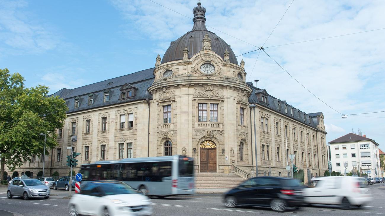 Meta anahtar kelimeler: Landau, Landgericht, Betrug, Rechnungdiebstahl, Briefkastendiebstahl, Urteil, Bewährungsstrafe, Haftstrafe, Geldstrafe, Raub, Schaden, Pfalz, Justiz, Strafverfahren, Almanya, Dolandırıcılık, Mahkeme, Hırsızlık, Hesap bilgileri sahteciliği, Hukuk, Adalet, Haberler
