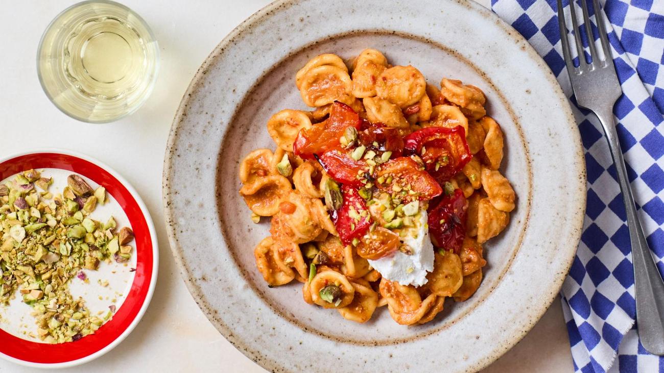 yemek tarifleri, sos tarifleri, Muhammara esintili sos, pistahlı sos, ricotta peynirli makarna, kolay yemek tarifleri, pratik sos tarifleri, ızgara karides sosu, kızarmış patates sosu, vejetaryen yemek tarifleri, farklı sos tarifleri, lezzetli yemek tarifleri
