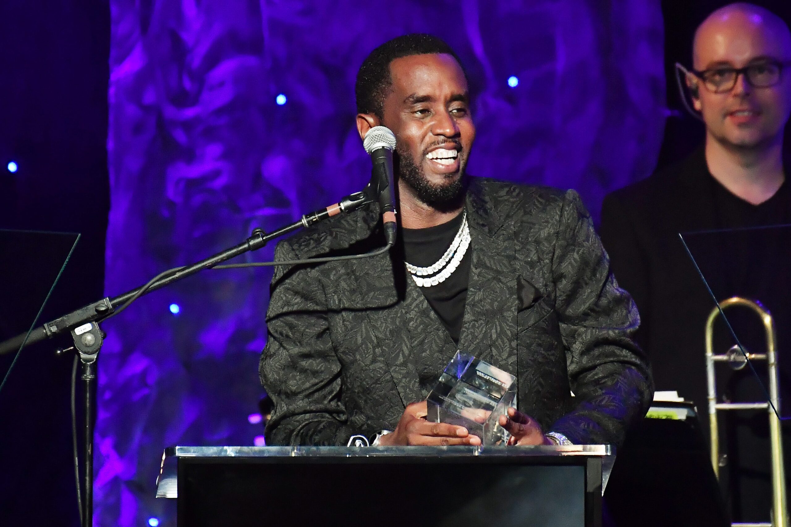 Sean Diddy Combs, hip-hop mogul, seks suçları, dava, savunma ekibi, avukatlar, Nicole Westmoreland, Marc Agnifilo, Teny Geragos, Brian Steel, Alexandra Shapiro, Xavier R. Donaldson, Anna Maria Estevao, Jason Driscoll, Anthony Ricco, jüri seçimi, ceza davası, seks ticareti, suçsuzluk iddiası, hukuk, yargılama, RICO davası, Manhattan Bölge Savcısı, Bronx Bölge Savcısı, Agnifilo Intrater, Westmoreland Law LLC, Shapiro Arato Bach, Sher Tremonte, Ruth Bader Ginsburg, Yüksek Mahkeme, ceza hukuku, hukuk firmaları, hukuk haberleri
