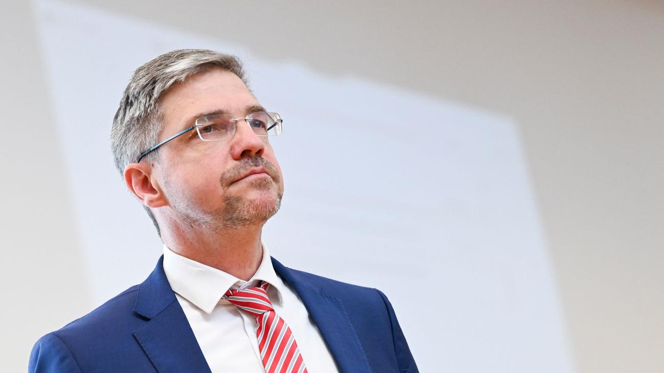 Potsdam, Oberbürgermeister, Mike Schubert, Abwahl, Bürgerentscheid, Stadtfraktionen, SPD, Missmanagement, Politik, Kommunalpolitik, Wahl, Rathauschef
