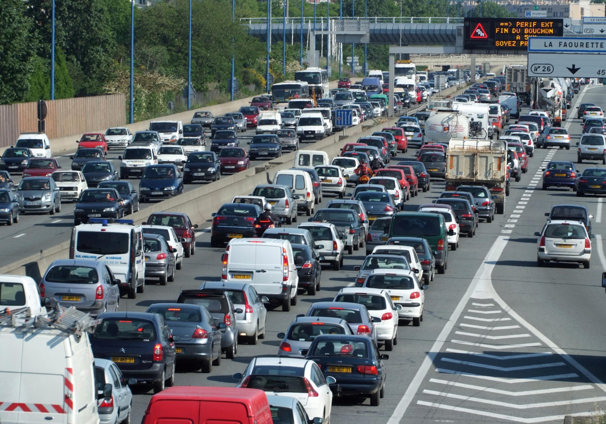 Toulouse, trafik sıkışıklığı, Jean-Luc Moudenc, Marie s’infiltre, Inrix, şehir planlaması, toplu taşıma, metro hattı C, çevreyolu, araç trafiği, Toulouse Métropole, Lineo, kentsel gelişim, trafik analizi, trafik kazaları, akıllı şehir, ulaşım sorunları, araç sayısı, sürdürülebilir ulaşım, trafik düzenlemeleri, belediye, sosyal medya tepkileri, trafik tahminleri, ulaşım altyapısı, sürücü davranışları, cep telefonu kullanımı, alkollü araç kullanımı, trafik güvenliği, trafik çözümleri, Toulouse'da trafik
