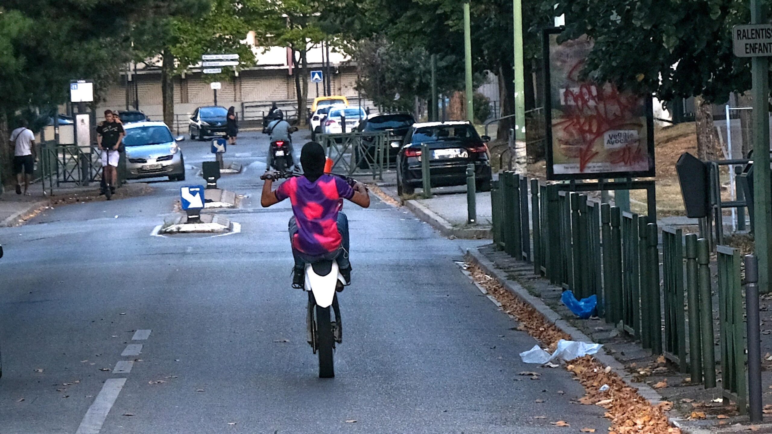 Gironde, Libourne, rodéo urbain, şiddet, yerel yönetici, saldırı, gözaltı, reşit olmayan, soruşturma, motosiklet, metal nesne, yasa, Parlamento, ceza, kamu otoritesi, polis
