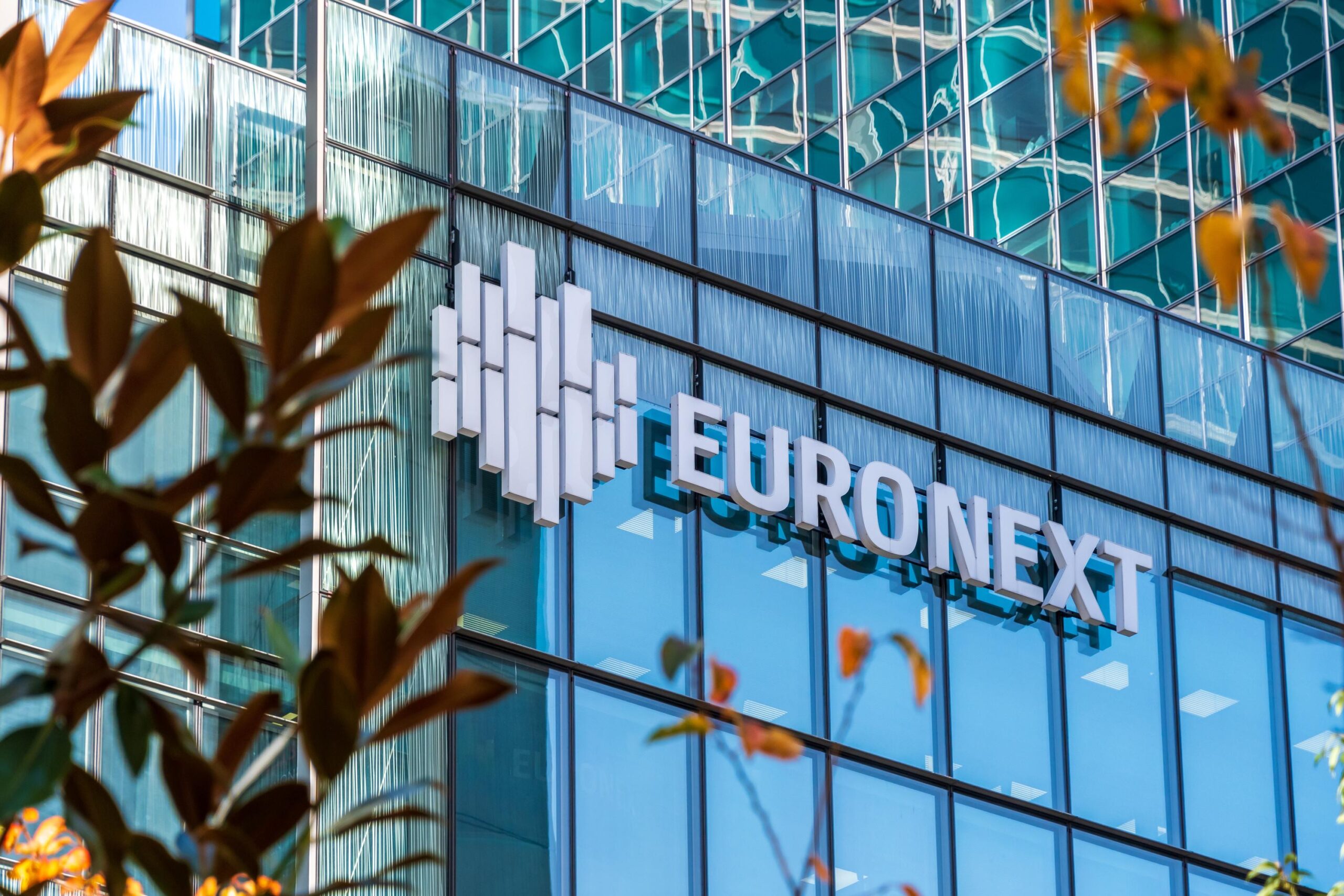 Avrupa, yeniden silahlanma, savunma sanayi, finansman, Euronext, borsa, stratejik özerklik, Avrupa Birliği, havacılık, enerji güvenliği, yatırım, hisse senedi endeksleri

