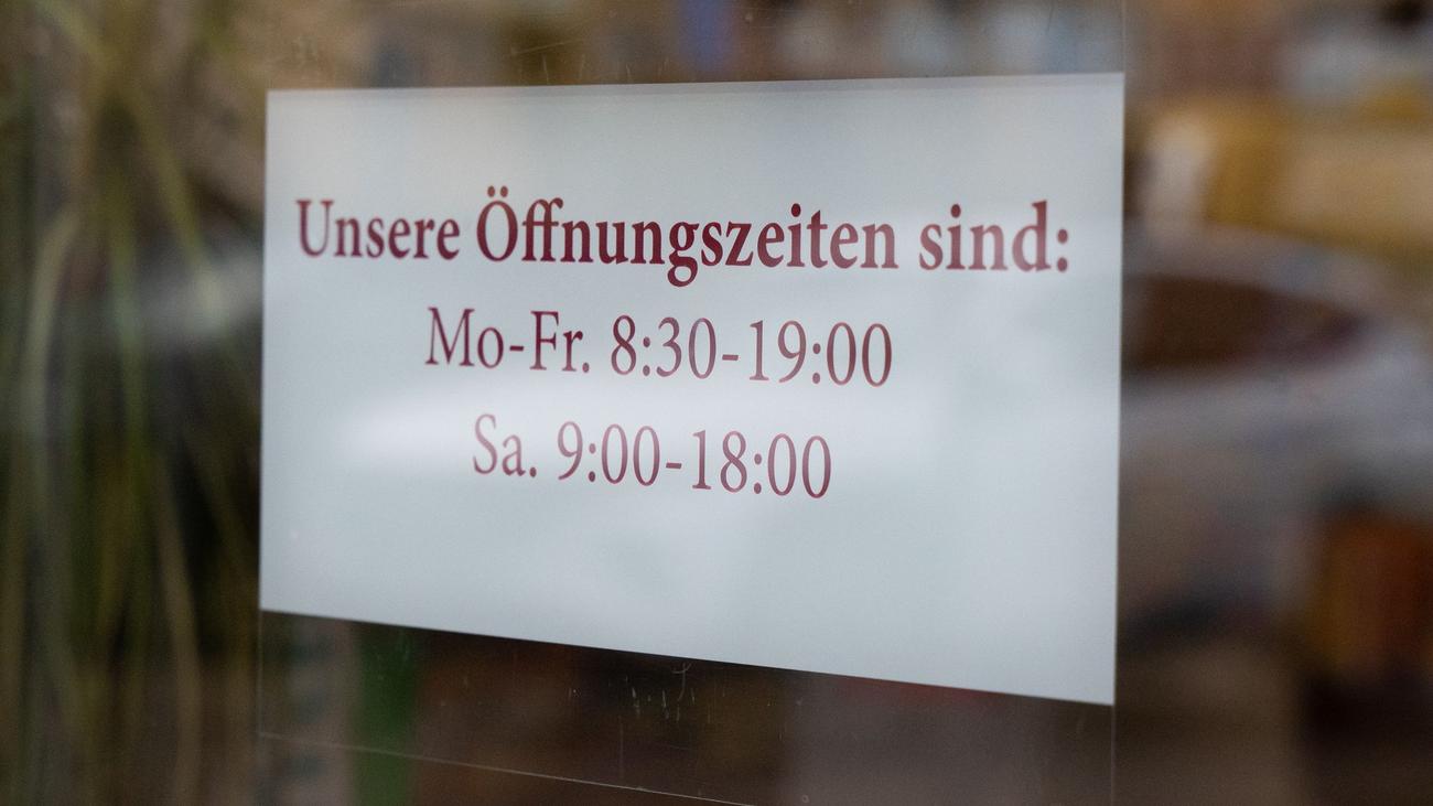 Rheinland-Pfalz, mağaza açılış saatleri yasası, perakende reformu, otomatik satış noktaları, insansız mağazalar, satış günleri, IHK, belediye birlikleri, kırsal alan tedariki, şehir merkezleri, rekabet, yenilik, Noel öncesi, çalışanların korunması
