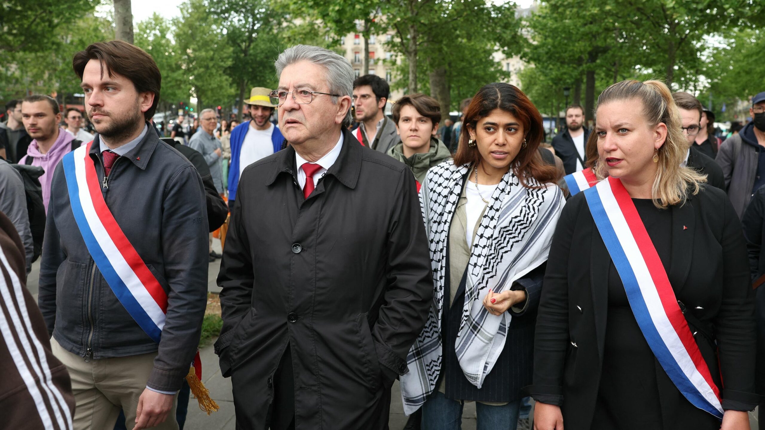 La France Insoumise, Jean-Luc Mélenchon, Siyaset, Fransa, Sol Parti, Tartışma, İslamofobi, Antisemitizm, Toplulukçuluk, Soruşturma, Medya, Eleştiri, Cumhuriyet, Polis, Şiddet, aşırılık, siyasi analiz, Fransa Siyaseti
