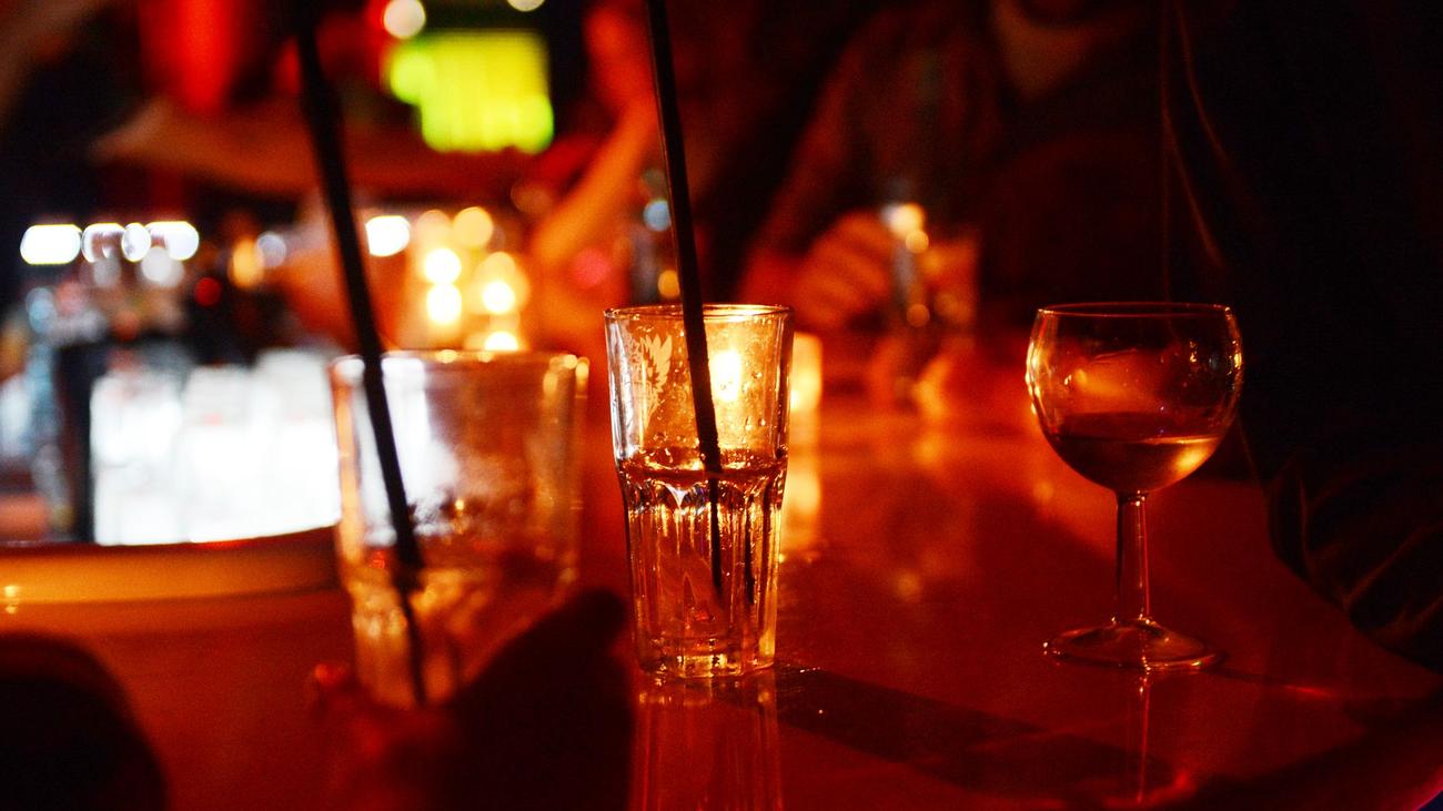 K.-o.-Tropfen, Spiking, Rauschmittel, Drogen, Benzodiazepine, Ecstasy, Alkohol, Überdosis, Verabreichung, heimlich, Getränke, Party, Notaufnahme, Rettungsstelle, Strafanzeige, Polizei, Blutanalyse, Berlin, Charité, Twyla Michnevich, Angstzustände, Krampfanfälle, Enthemmtheit, Offenheit, Gefahr, Tod, Mischkonsum
