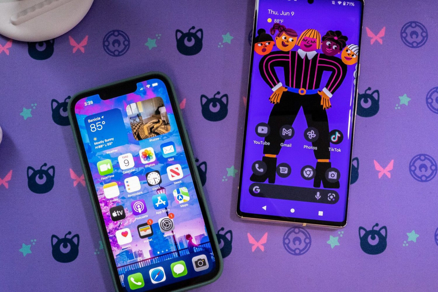 Android, iOS, Google, Apple, Material 3 Expressive, UI, UX, tasarım, kullanıcı arayüzü, kullanıcı deneyimi, akıllı telefon, güncelleme, Android 16, iOS 19, dedikodu, sızıntı, Google I/O, Apple Intelligence, Siri, Kontrol Merkezi, Hızlı Ayarlar, karşılaştırma, tasarım dili, mobil, teknoloji, haberler, değerlendirme, eleştiri, fonksiyonel, estetik, kullanılabilirlik
