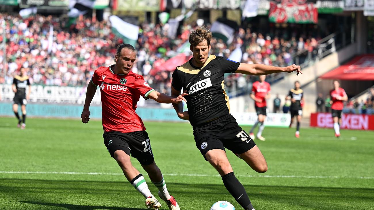 Maximilian Rohr, SV Elversberg, Sözleşme Uzatma, 2. Bundesliga, Futbol, Defans Oyuncusu, Transfer, Relegasyon, Bundesliga, Alman Futbolu, SC Paderborn, İç Saha, Futbol Haberleri, Spor Haberleri, Saarländer

