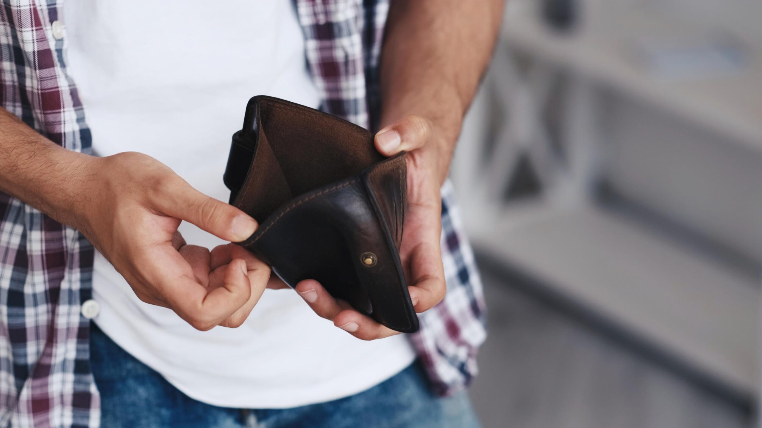 Fransa, yoksulluk, maddi yoksunluk, sosyal yoksunluk, INSEE, yaşam koşulları, ısınma, gıda, tatil, işsizlik, tek ebeveynli aileler, sosyal konut kiracıları, hane halkı bütçesi, ekonomik zorluklar, yaşam standardı, istatistikler, gelir eşitsizliği, tüketim alışkanlıkları.
