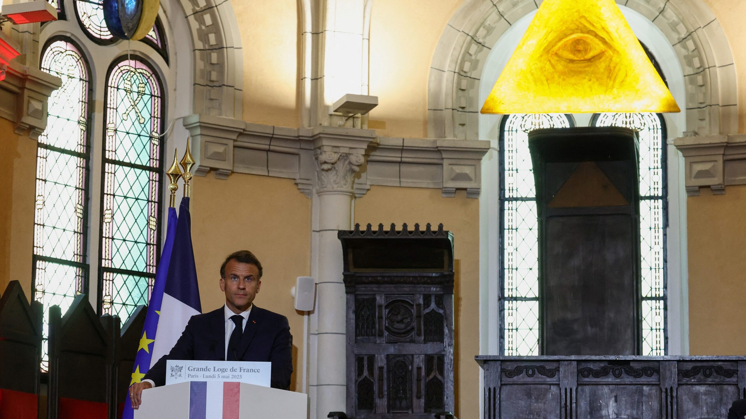 yardımlı ölüm, ötenazi, Emmanuel Macron, François Bayrou, Fransa, meclis, yasa tasarısı, yaşam hakkı, acı çekme, haysiyet, siyaset, tartışma, Grande Loge de France, masonlar, yaşam sonu, yaşamın sonu, bakım, destek
