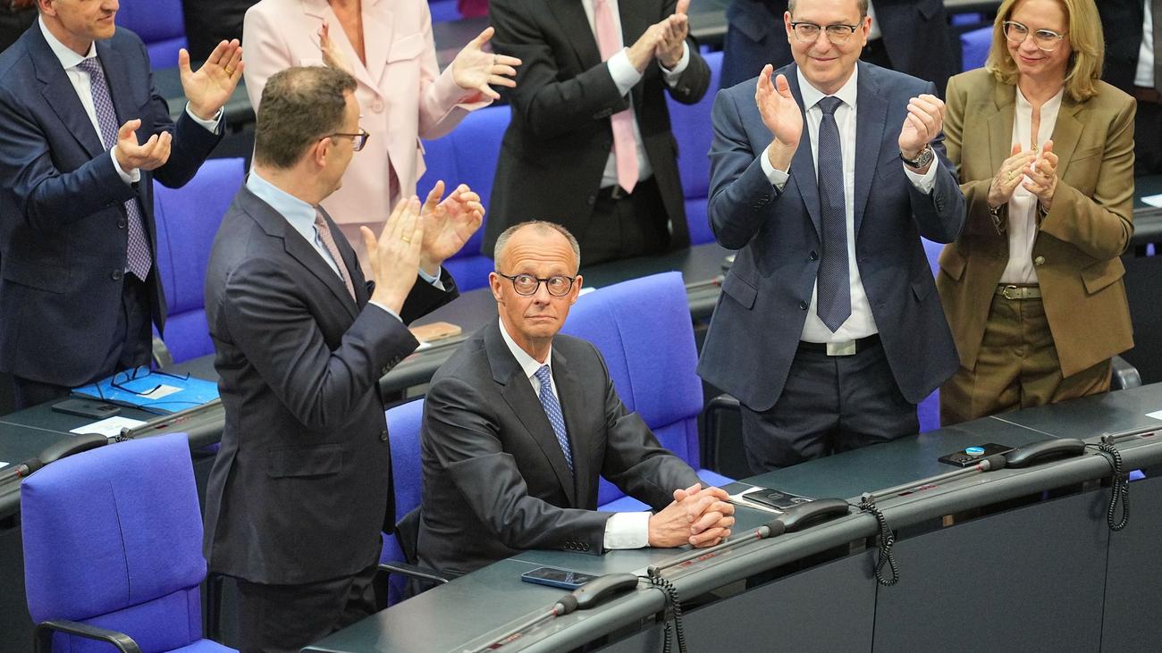 Anke Rehlinger, Friedrich Merz, Saarland, Almanya, Federal Hükümet, Siyah-Kırmızı Koalisyon, Başbakanlık Seçimi, Ekonomik Büyüme, Sosyal Adalet, Federal İşbirliği, Sorumluluk Ortaklığı, Siyasi Güven, Devletin İşlerliği, Bölünmüşlük, Bundestag Seçimi, Hızlı Seçim, Ülkenin Zararı, Ekonomi Politikası
