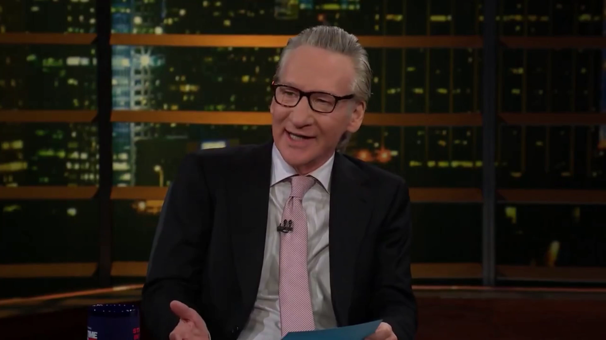 Bill Maher, Donald Trump, röportaj, Club Random, Lewis Howes, Barack Obama, Beyaz Saray, televizyon, siyaset, medya, kültür, eleştiri, başkan, ABD, kamu yayıncılığı, NPR, tarafsızlık, sansür, ilk 100 gün, hoşnutsuzluk, Fox News

