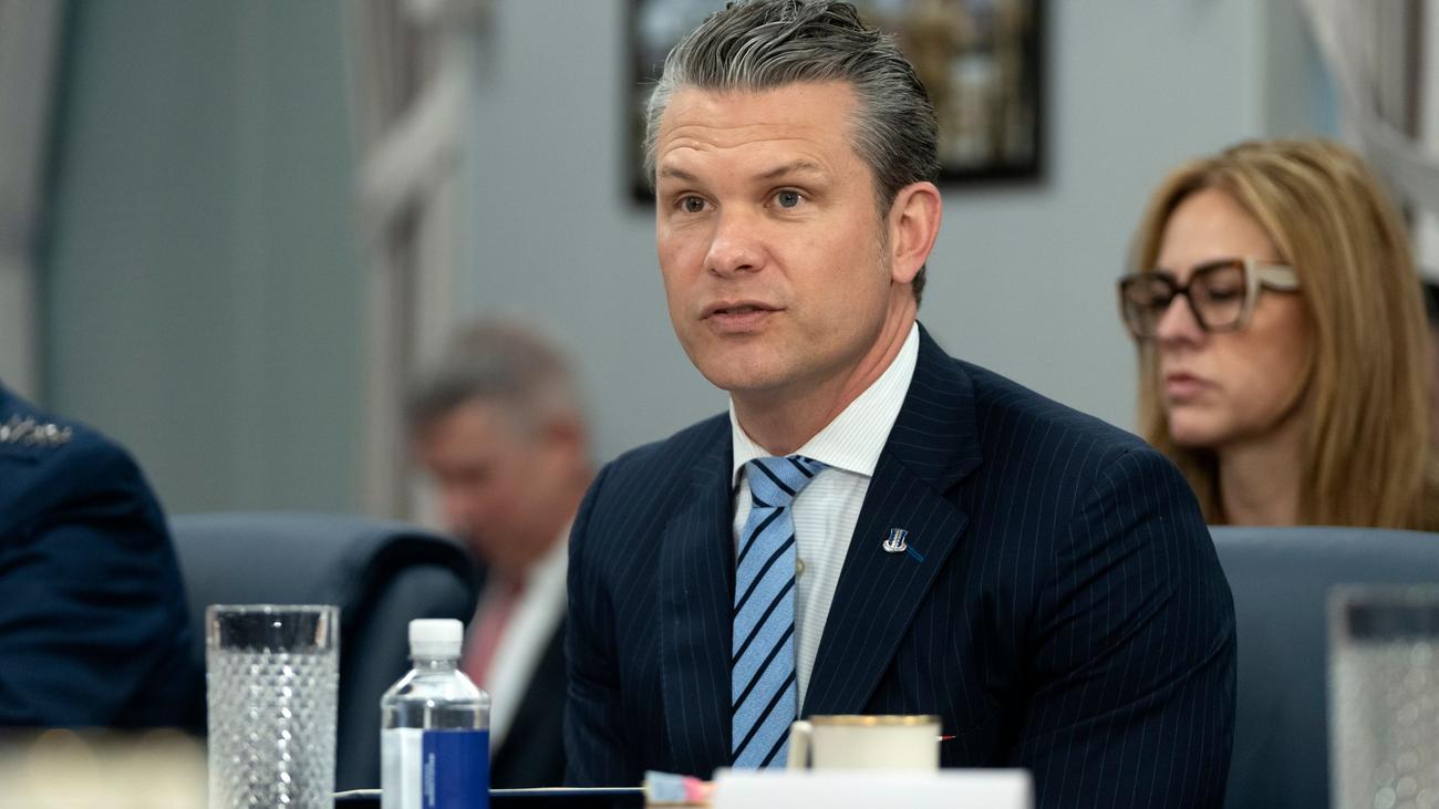 ABD Savunma Bakanlığı, Dört Yıldızlı Generaller, Admiral Azaltma, Bürokrasinin Azaltılması, Askeri Personel Azaltma, Ulusal Muhafızlar, General Sayısı Azaltma, Pete Hegseth, Donald Trump, Savunma Bakanlığı, Askeri Liderler, İşten Çıkarma, ABD Ordusu, Askeri Güç, ABD Savunma Politikası, X (Twitter)
