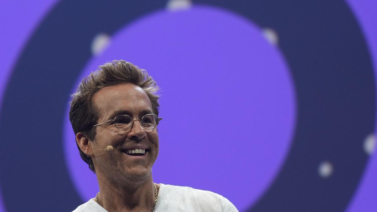 Ryan Reynolds, Hamburg, OMR Festivali, Dijital Pazarlama, Pazarlama Stratejileri, AFC Wrexham, Steven Gätjen, Hollywood, Ünlü, Girişimci, Kanadalı Aktör, Deadpool, İşletme Fuarı, Avrupa'nın En Büyük Dijital Fuarları
