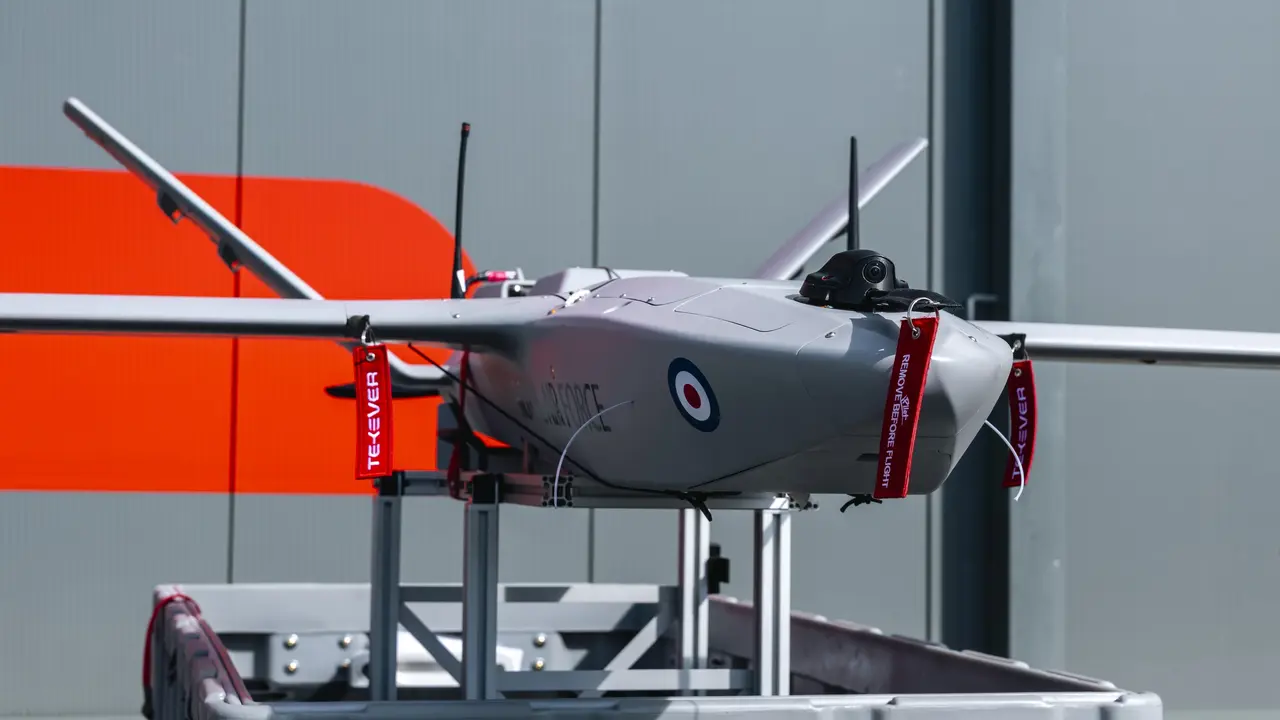 Royal Air Force, StormShroud, Tekever, Leonardo UK, AR3 tactical UAV, BriteStorm, electronic warfare, Eurofighter Typhoon, F-35 Lightning, SEAD, enemy air defenses, autonomous flight, Ukraine war, RF environment, swarm technology, survival rate, Collaborative Combat Aircraft, Sixth Generation Fighter Aircraft Project, GCAP, UK air power, military technology, unmanned aerial vehicle, UAV, savunma sanayi, Birleşik Krallık, İngiltere, hava kuvvetleri, insansız hava aracı, elektronik harp, radar yanıltma, hava savunma sistemleri, askeri operasyonlar, savaş ortamı, teknoloji geliştirme
