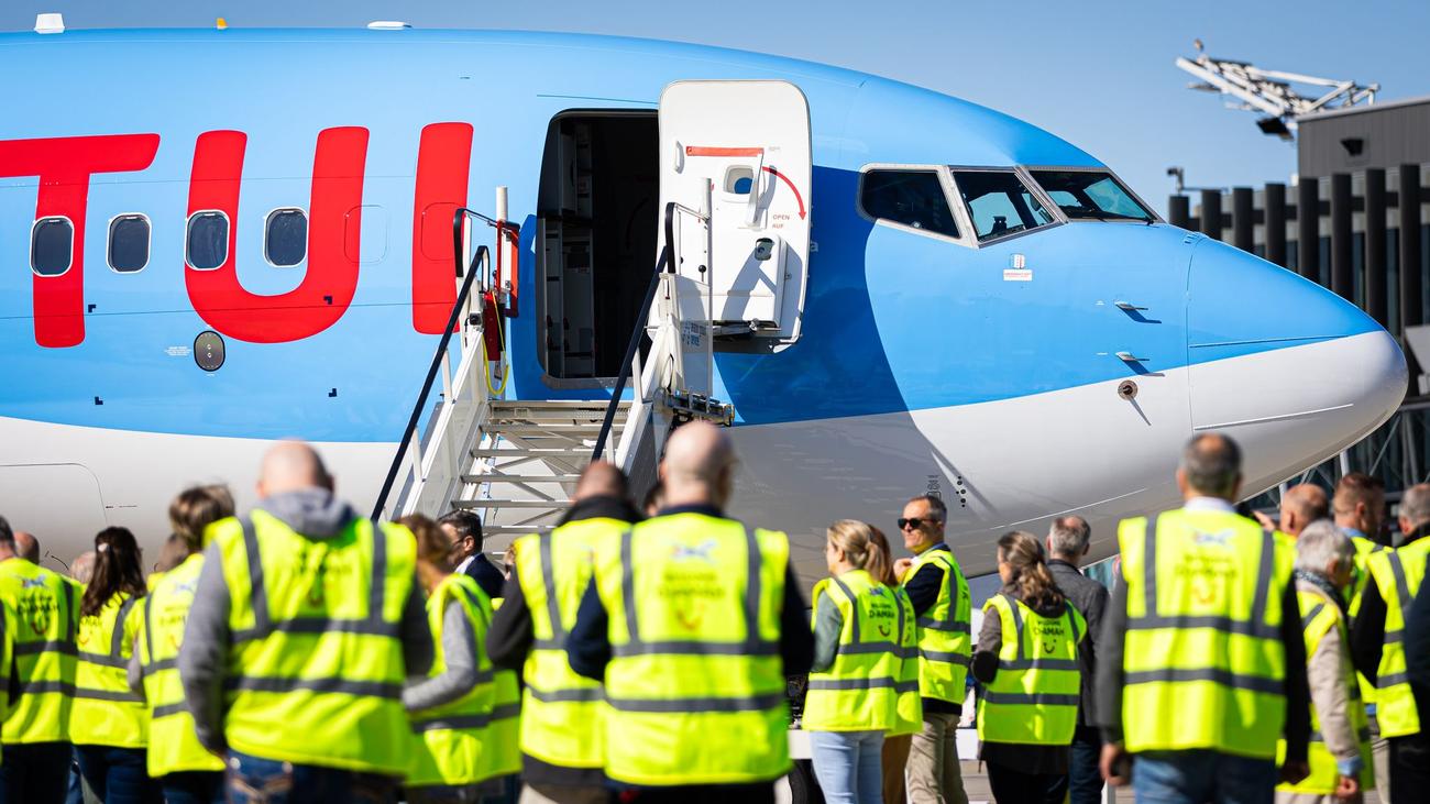 Tuifly, Verdi, Toplu İş Sözleşmesi, Yer Hizmetleri, Grev, Uyarı Grevi, Havalimanı, Maaş, Ücret, Şirket İçi Anlaşmazlık, Çalışan Hakları, Sendika, Christine Behle, Tui, Müzakereler, Ulaşım, Havacılık