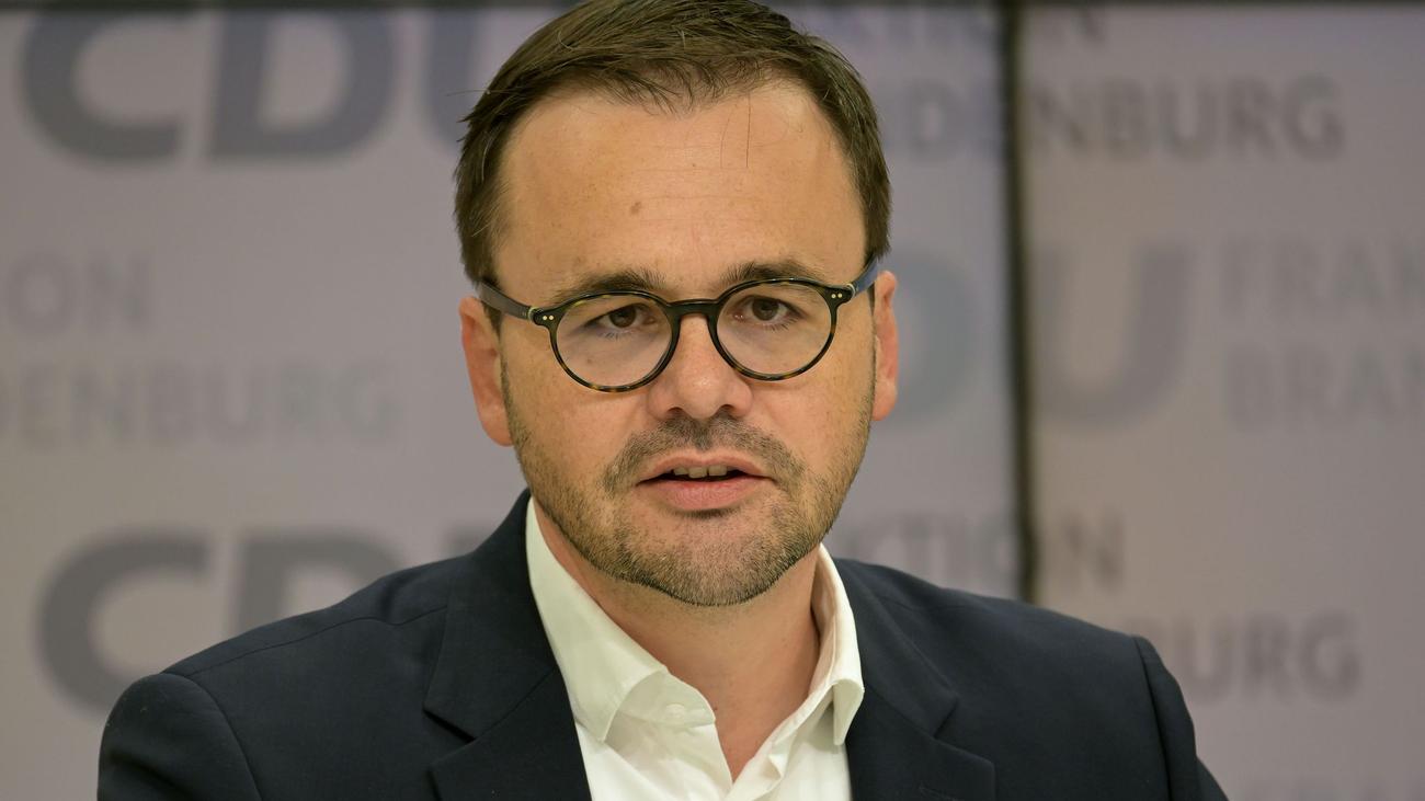Jan Redmann, Katrin Lange, Jörg Müller, Brandenburg CDU, Landesverfassungsschutz, Anayasa Koruma Teşkilatı, görevden alma, içişleri bakanı, siyaset, Brandenburg, Almanya, Michael Stübgen, CDU, SPD, siyasi anlaşmazlık, hükümet, istihbarat
