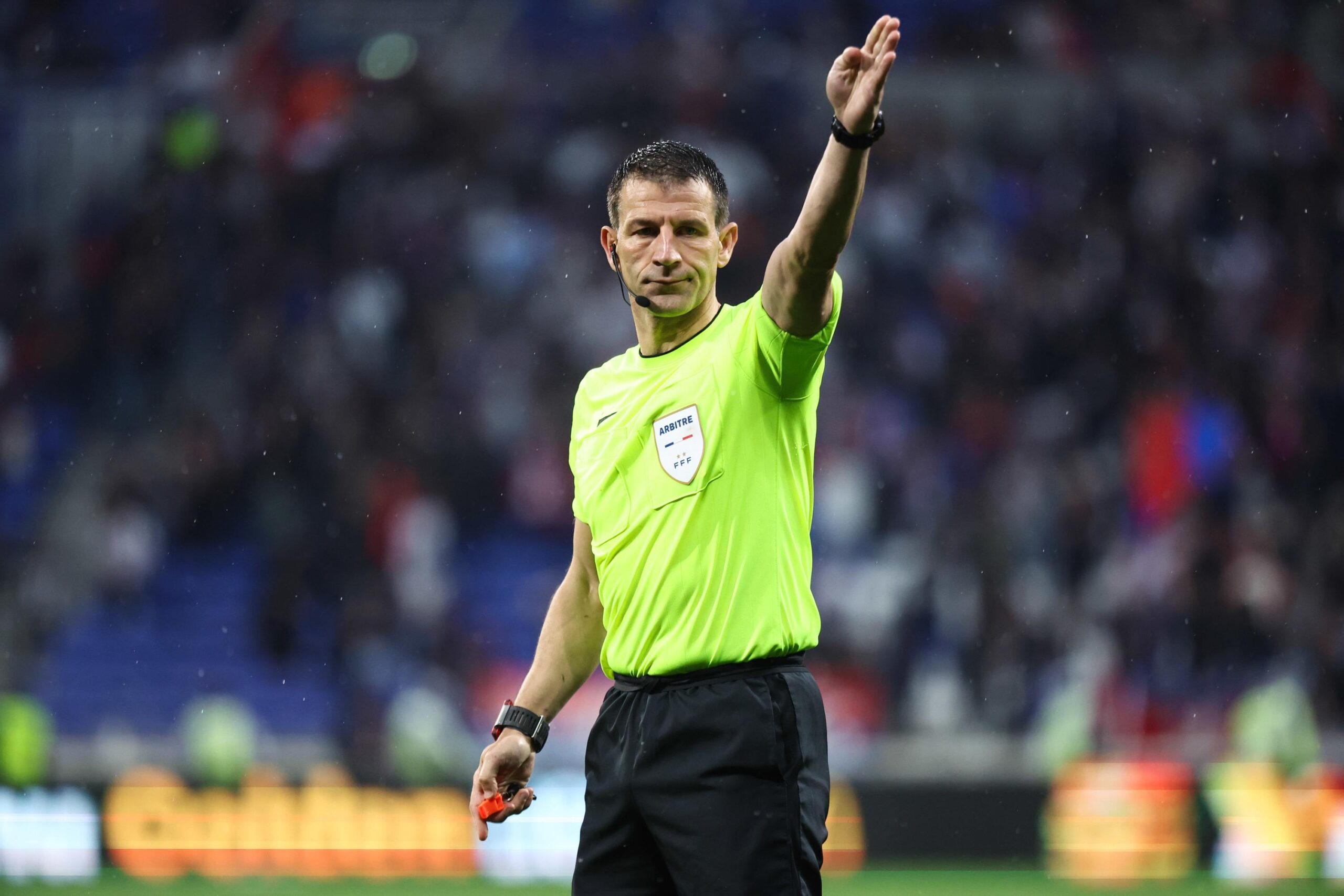 Ligue 1, hakem kararları, VAR, penaltı, Jumah Bah, Lens, Olympique Lyon, Alejandro Gomes Rodriguez, futbol, tartışma, hakem hatası, futbol kuralları, maç analizi, hakem yönetimi, spor haberleri, futbol gündemi, Sierra Leone, Mathew Ryan
