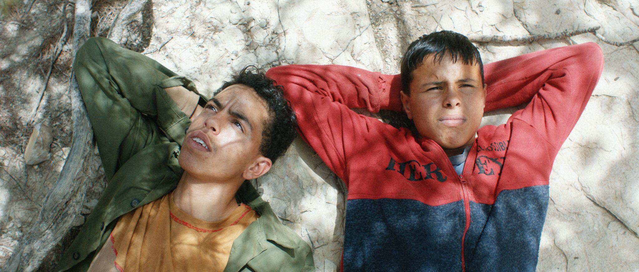 Film eleştirisi, pastoralizm, koyun çobanları, sinema, Tunus, terörizm, Lotfi Achour, Les Enfants rouges, Mabrouk Soltani, dini fanatizm, Orta Doğu, Müslümanlar, şiddet, insan hakları, belgesel, uluslararası film festivalleri, sinema kültürü, toplumsal eleştiri, politik sinema, film önerileri, film incelemesi, Tunus sineması, terörün etkileri, gerçek olaylardan uyarlama, şiddetin tasviri, dini aşırılık, sinemada pastoralizm, Tunus'ta terör saldırıları, Maghila Dağı, terör kurbanları, uluslararası politika, sinema ve toplum, sanat ve aktivizm, insanlık dramı, terörizmle mücadele, dini hoşgörü
