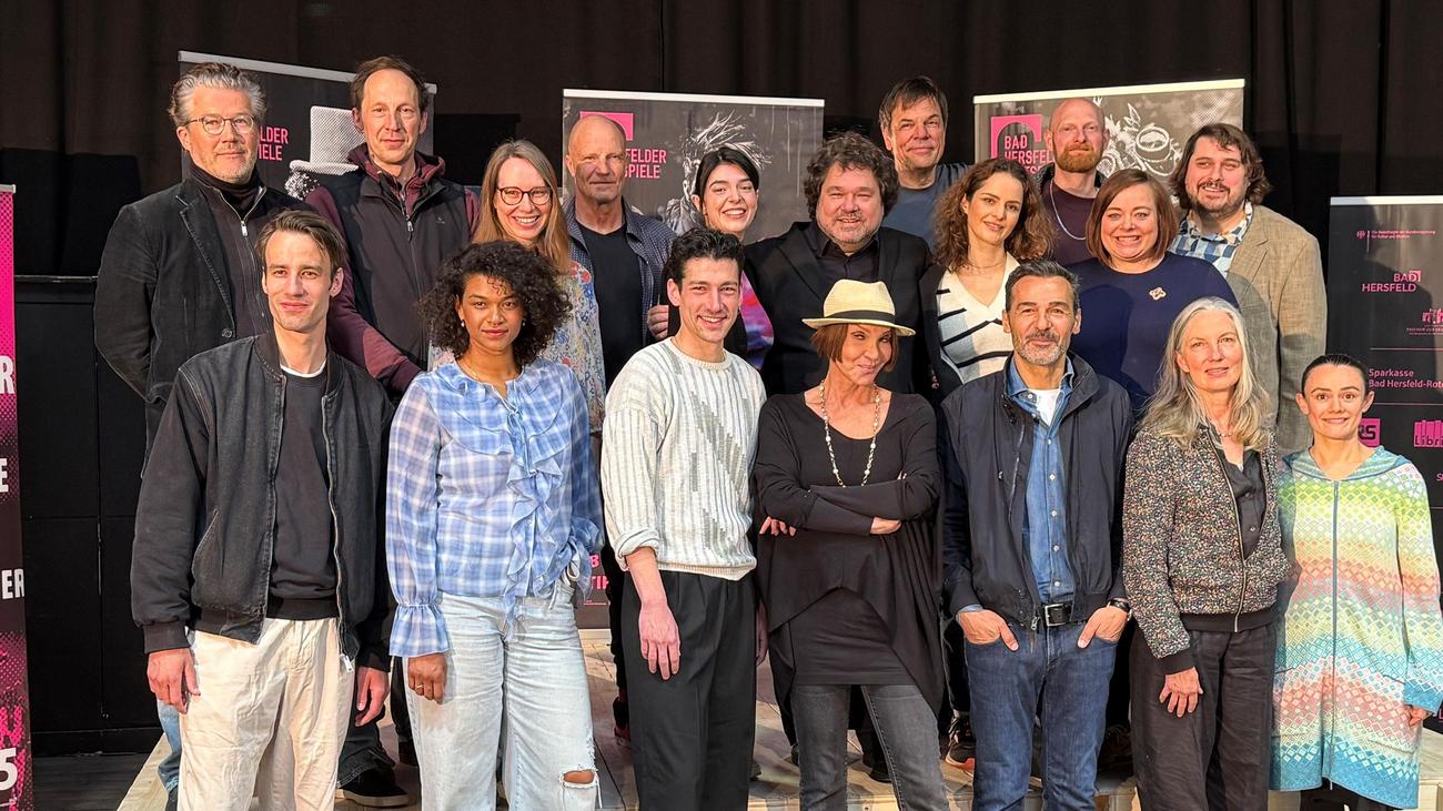Bad Hersfeld Festspiele, tiyatro, Shakespeare, Bir Yaz Gecesi Rüyası, Joern Hinkel, yaz festivali, Almanya, kültür, sanat, etkinlik, müzik, oyun, sahne, komedi, Erol Sander, Anouschka Renzi, Bettina Hauenschild, Christian Nickel, Helena Sigal, orkestra, Steampunk, kostüm, Die Räuber, Schiller, Die Toten Hosen, A Chorus Line, Nasıl Cennette, Ronja Räubertochter, Astrid Lindgren, aile oyunu, festival programı, yaz, tatil, eğlence
