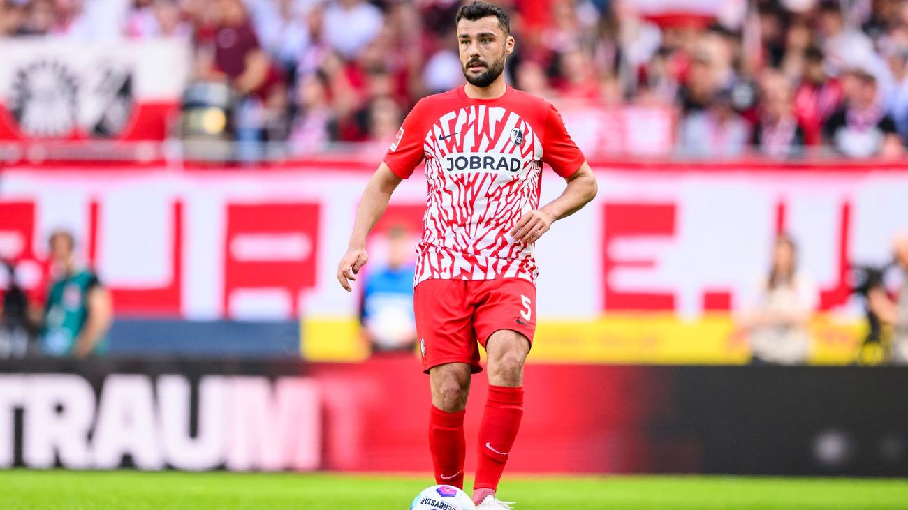 Manuel Gulde, SC Freiburg, futbol kariyeri, emeklilik, Bundesliga, savunma oyuncusu, sözleşme, Julian Schuster, sırt sorunları, DFB-Pokal, Karlsruher SC, SC Paderborn, TSG Hoffenheim, futbolcu röportajı, futbol haberleri
