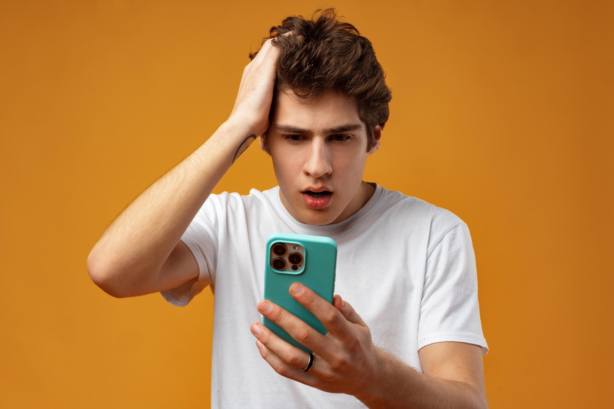 siber dolandırıcılık, SMS dolandırıcılığı, kimlik avı, smishing, kargo dolandırıcılığı, Mondial Relay dolandırıcılığı, veri ihlali, banka dolandırıcılığı, siber güvenlik, 33700, 17cyber.gouv.fr, dolandırıcılık önleme, siber suç, siber farkındalık
