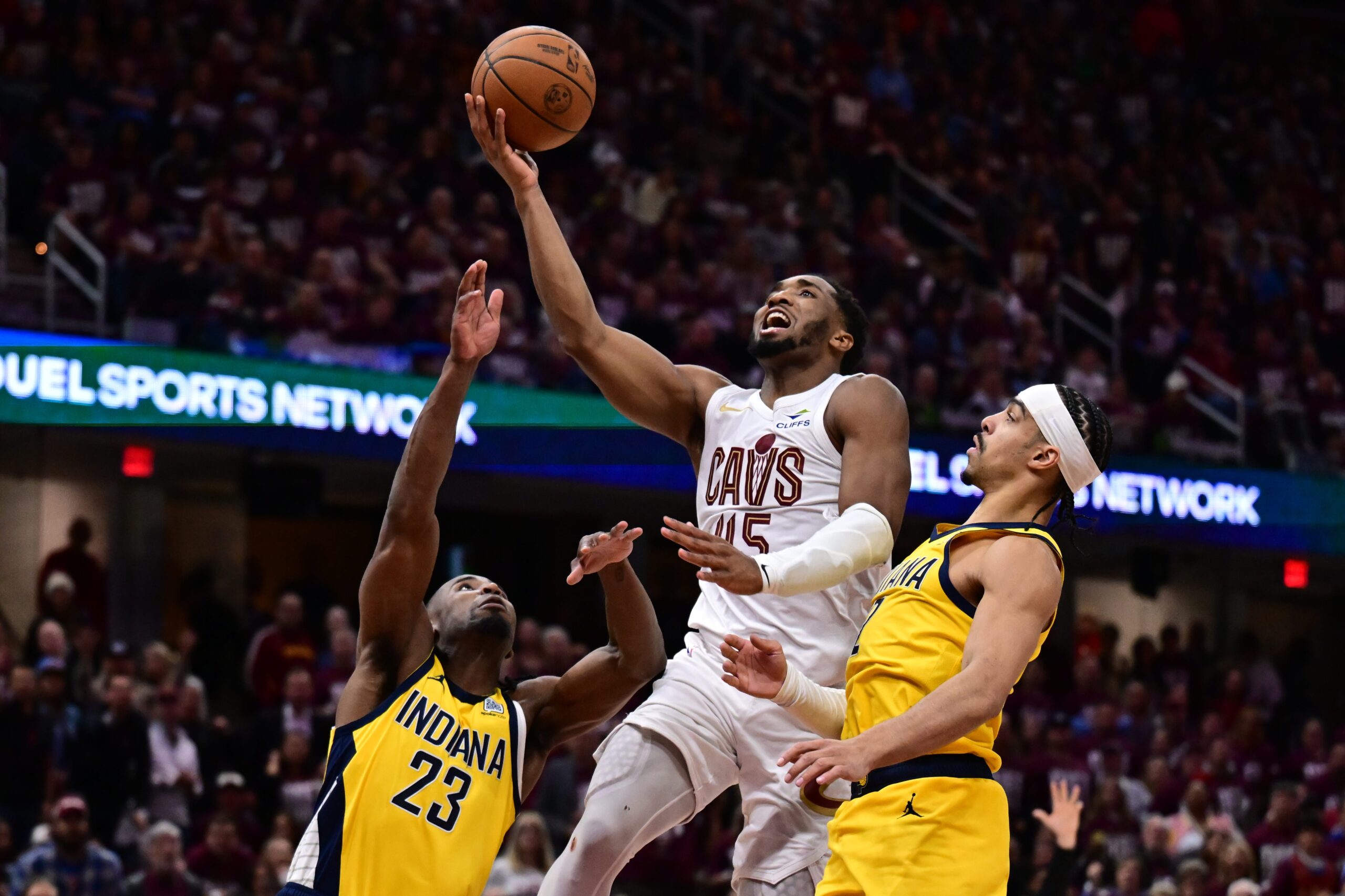 Indiana Pacers, Cleveland Cavaliers, 2025 NBA playoffları, Doğu Konferansı yarı finalleri, maç 2, sakatlık raporu, Tyrese Haliburton, Darius Garland, Evan Mobley, DeAndre Hunter, tahminler, oranlar, canlı yayın, Sling TV, Rocket Arena
