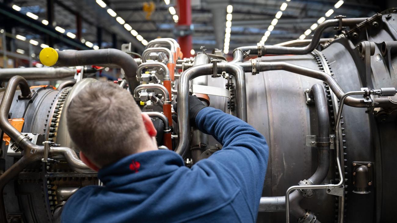 MTU, motor üreticisi, uçak parçaları, gümrük tarifeleri, Pratt & Whitney, havacılık endüstrisi, tedarik zinciri, maliyet azaltma, gelir artışı, ilk çeyrek, finansal sonuçlar, Lars Wagner, ABD, Avrupa, ekonomik görünüm, döviz kuru, iş performansı.
