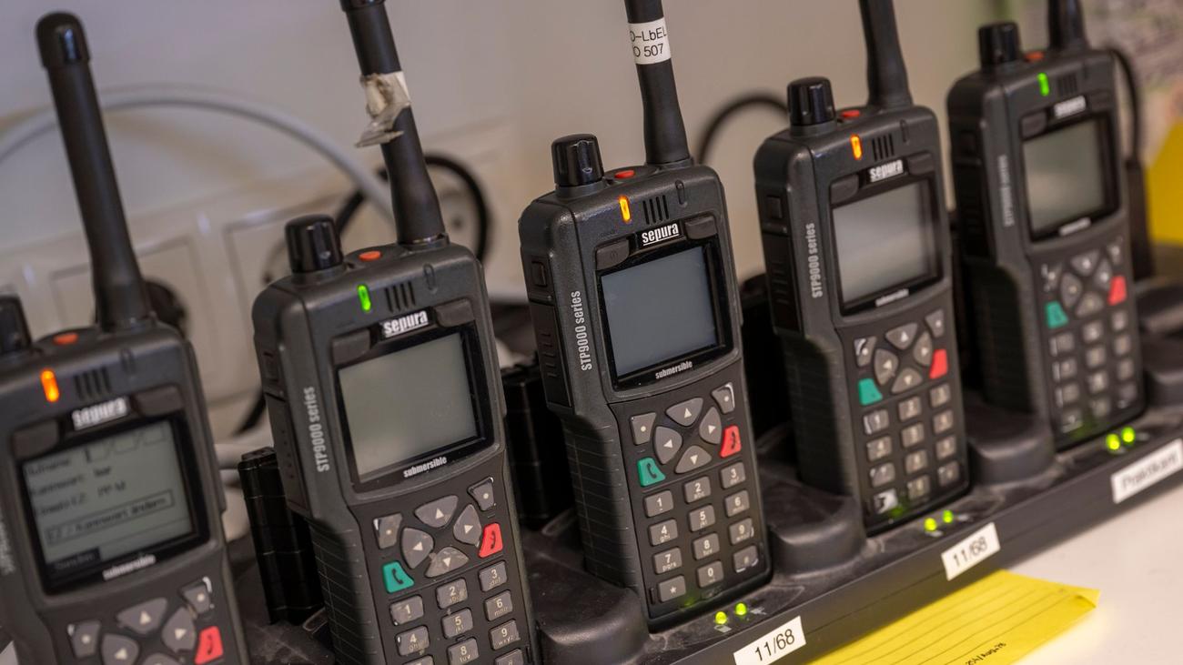 Almanya, Dijital Radyo Arızası, Güvenlik Kuruluşları, Polis, İtfaiye, Haberleşme, Bavyera, İçişleri Bakanlığı, Geri Dönüş Sistemleri, Aschaffenburg, Analog Radyo, İtfaiye İstasyonları, Acil Durumlar, 112, 110, BOS Radyo, İletişim Aracı, Baz İstasyonları, Arıza, Hacker Saldırısı
