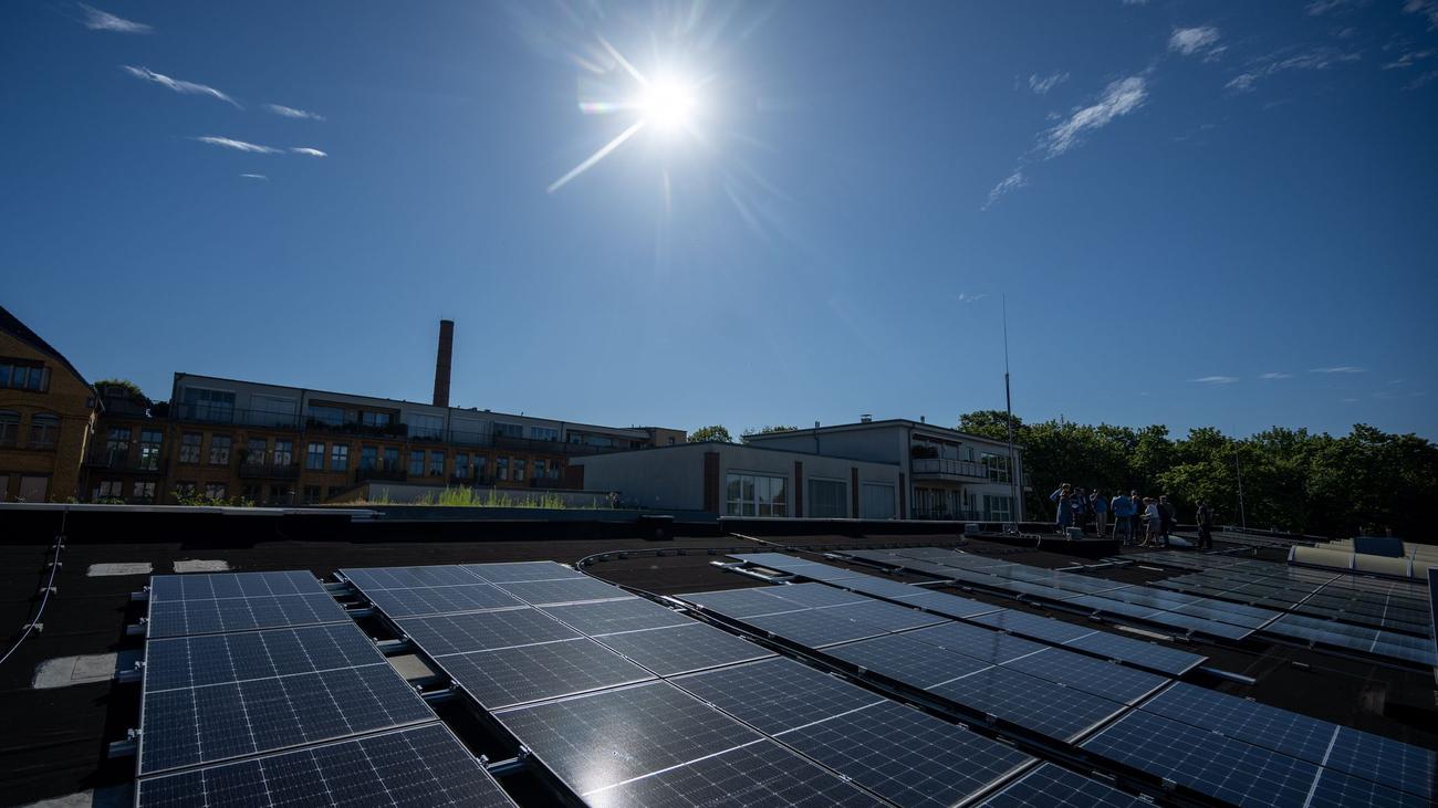 Berlin, güneş enerjisi, güneş paneli, güneş enerjisi master planı, Franziska Giffey, Berlin Senatosu, Marzahn-Hellersdorf, Pankow, Treptow-Köpenick, güneş enerjisi teşvikleri, Berlin enerji politikası, yenilenebilir enerji, güneş enerjisi hedefleri, 2035 güneş enerjisi hedefi, Berlin güneş enerjisi üretimi, Berlin güneş enerjisi yatırımı, Berlin güneş enerjisi danışmanlığı, güneş enerjisi destekleri, Berlin güneş enerjisi istatistikleri, Berlin güneş enerjisi kapasitesi, güneş enerjisi artışı, güneş enerjisi montajı, güneş enerjisi bütçesi
