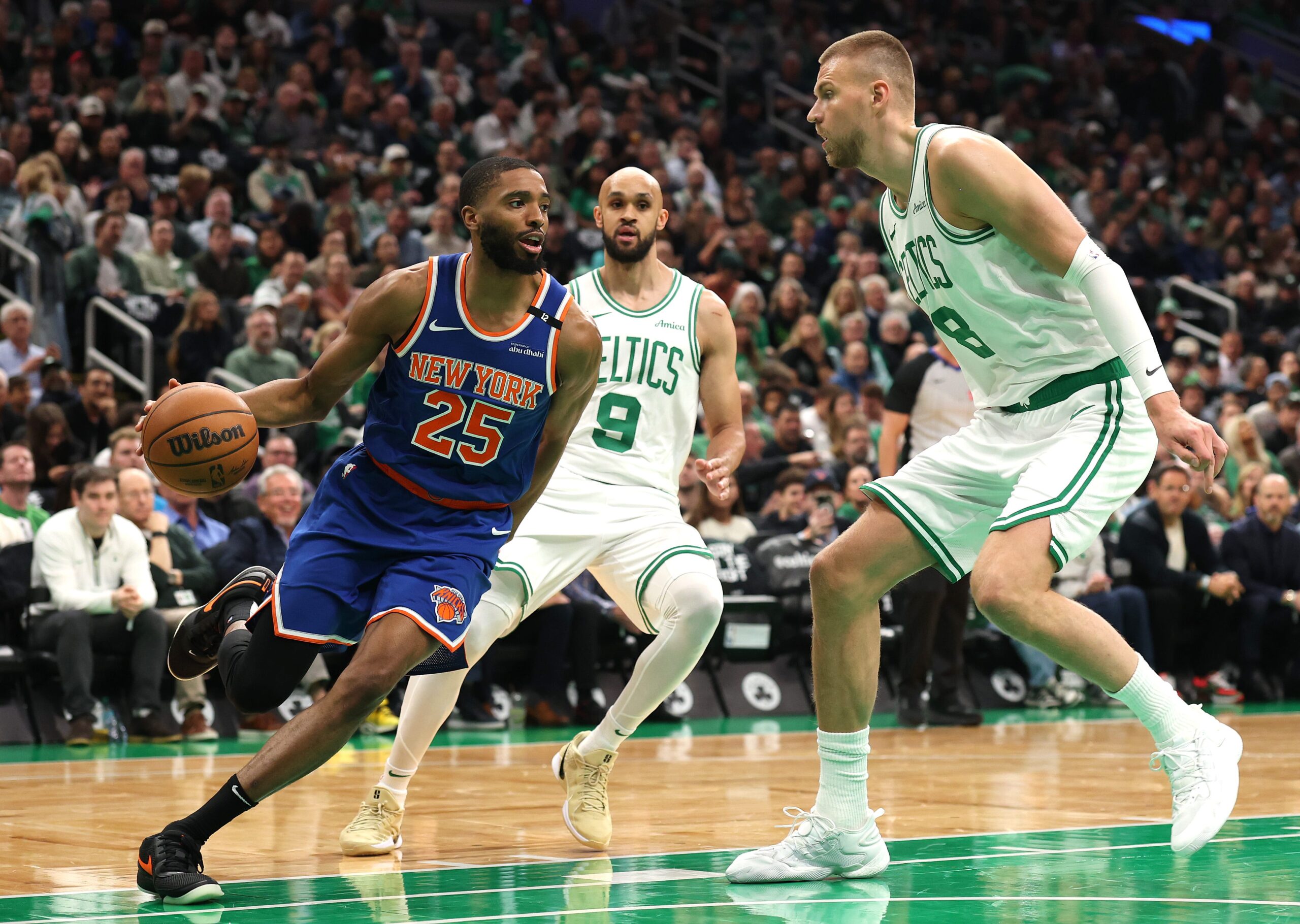 Boston Celtics, Kristaps Porzingis, Sam Hauser, New York Knicks, NBA, sakatlık, maç önizlemesi, olası, şüpheli, Joe Mazzulla, playoff, basketbol, hastalık, ayak bileği burkulması
