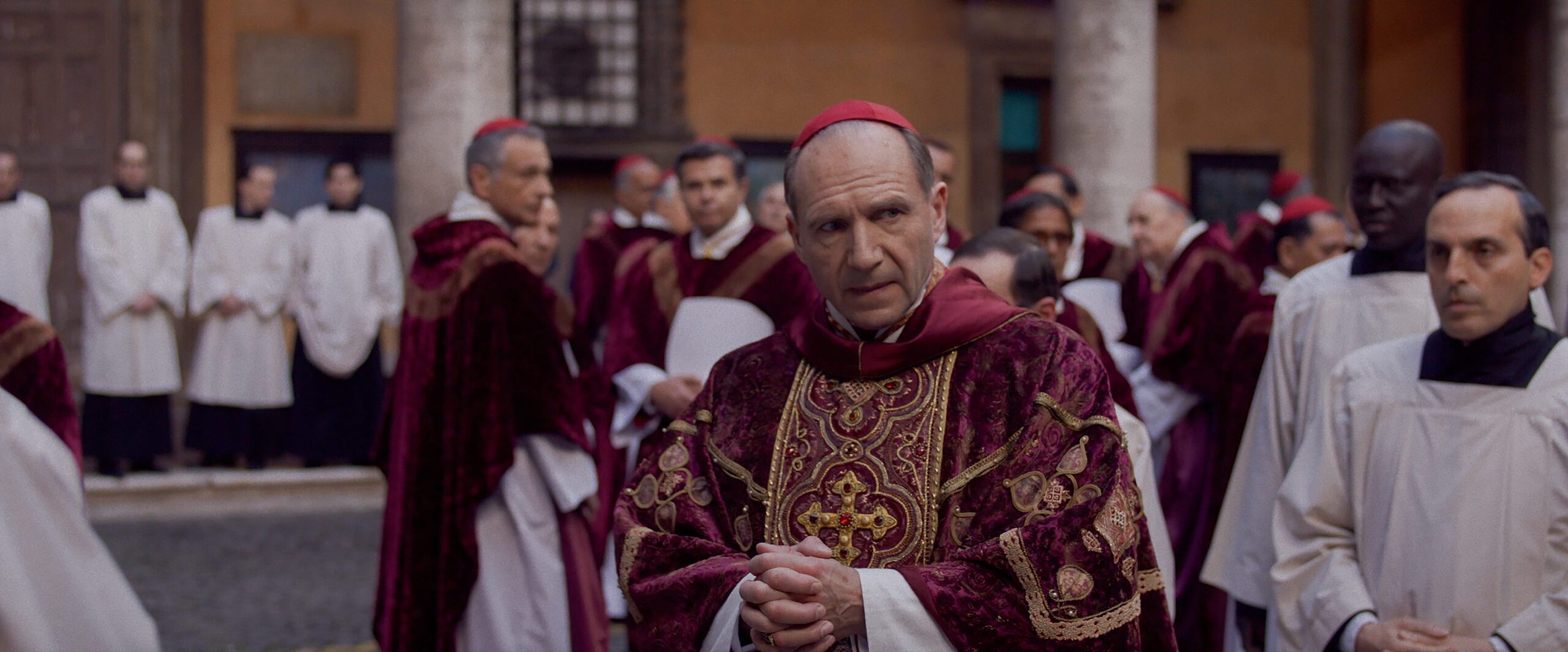 papa seçimi, papalık seçimi, papal conclave, Robert Harris, Conclave filmi, Amazon Prime, Prime Video, Ralph Fiennes, Isabella Rossellini, Stanley Tucci, John Lithgow, Oscar ödülü, BAFTA ödülü, Critics Choice ödülü, Golden Globe, Screen Actors Guild ödülü, film incelemesi, film eleştirisi, Katolik Kilisesi, Vatikan, dönem draması, papalık, dini film, izleme rehberi, akış hizmetleri, yayın platformları, film önerisi, film haberleri, film fragmanı
