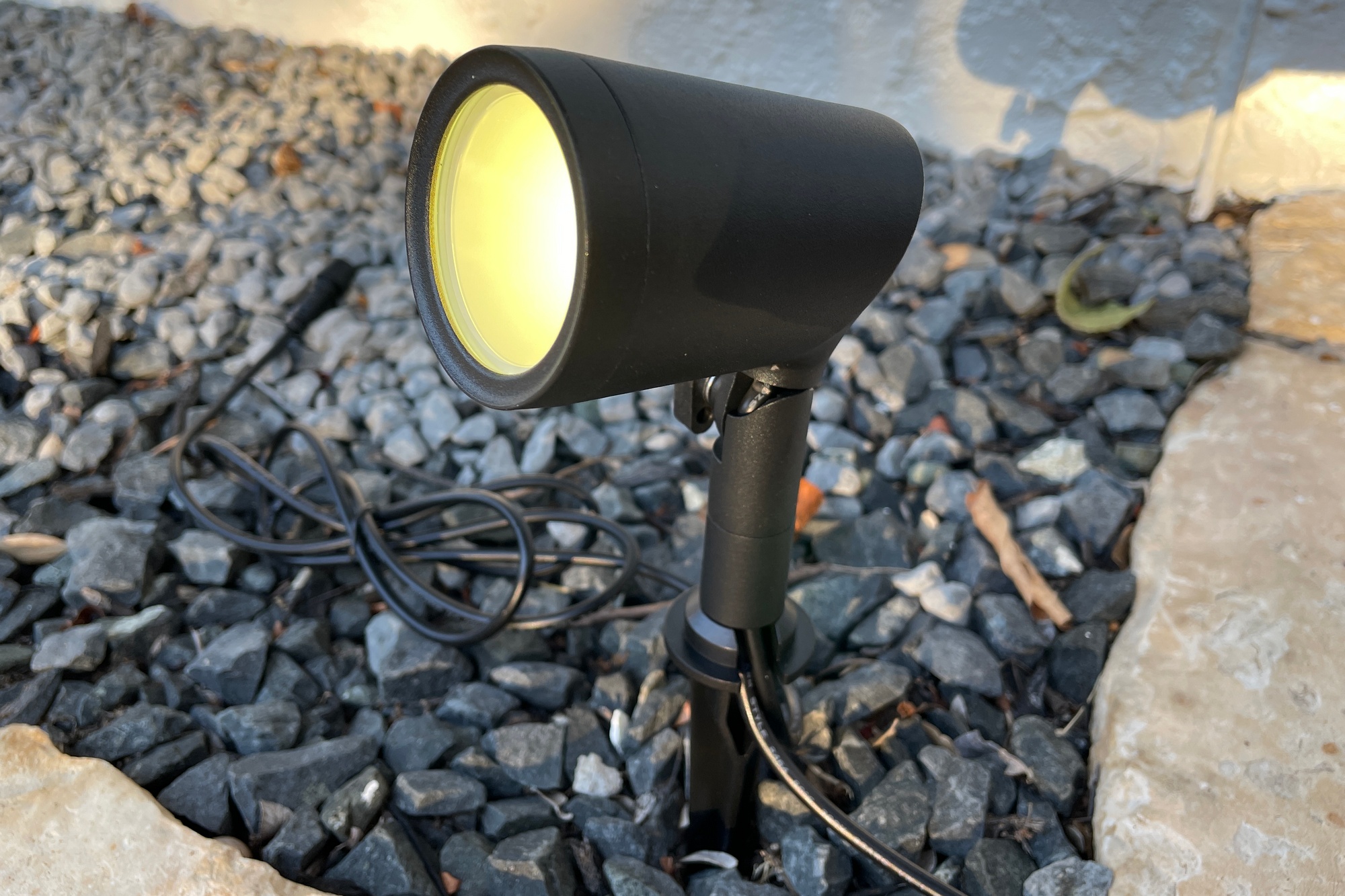 Eufy, dış mekan spot ışıkları, akıllı aydınlatma, inceleme, Eufy Life uygulaması, LED aydınlatma, akıllı ev, Wi-Fi, Bluetooth, renkli aydınlatma, dış mekan aydınlatma, spot ışığı, Christopher Null, TechHive, fiyat, özellikler, kurulum, karşılaştırma, aydınlatma temaları, AI modu, müzik akışı, Alexa, Google Home, Eufy kamera, E10 modeli
