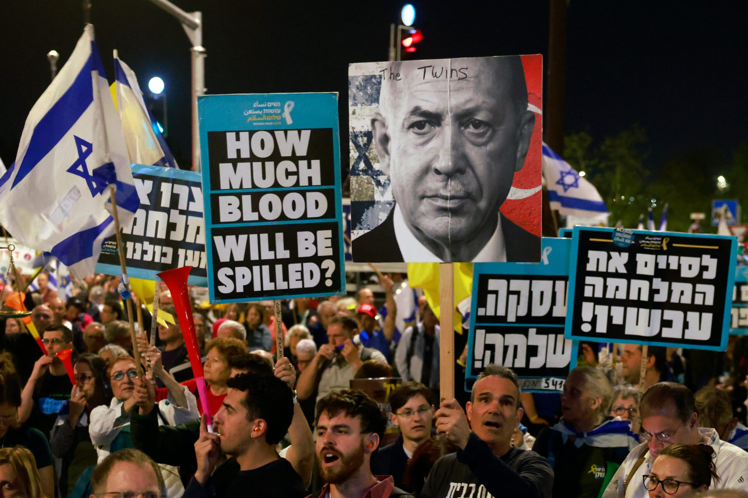 İsrail, savaş, Gazze, Hamas, Netanyahu, yangın, bağımsızlık günü, protestolar, siyaset, güvenlik, travma, barış, Orta Doğu, Filistin, İran, Hizbullah, hava saldırısı, füze saldırısı, ülke geleceği, Yahudi devleti, demokrasi, iç güvenlik, orman yangını, kurtarma operasyonu, siyasi kriz
