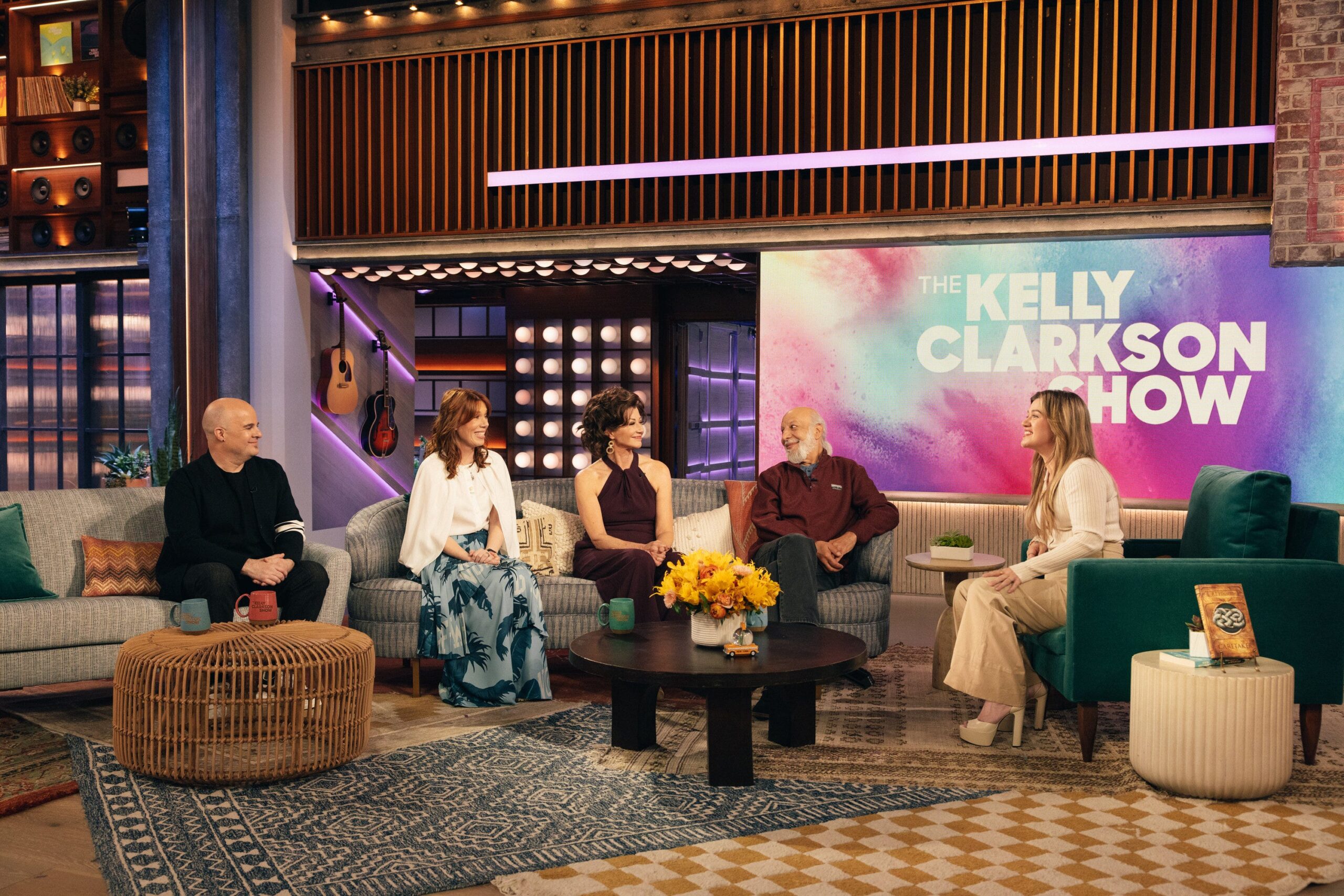 Kelly Clarkson, Amy Grant, Caretaker, R.J. Halbert, Jason Halbert, audiobook, thriller, Henry Ian Cusick, müzik yönetmeni, sesli kitap, Rhonda Halbert, düet, yeni yayın, kitaplar, Clare Mulroy, USA TODAY
