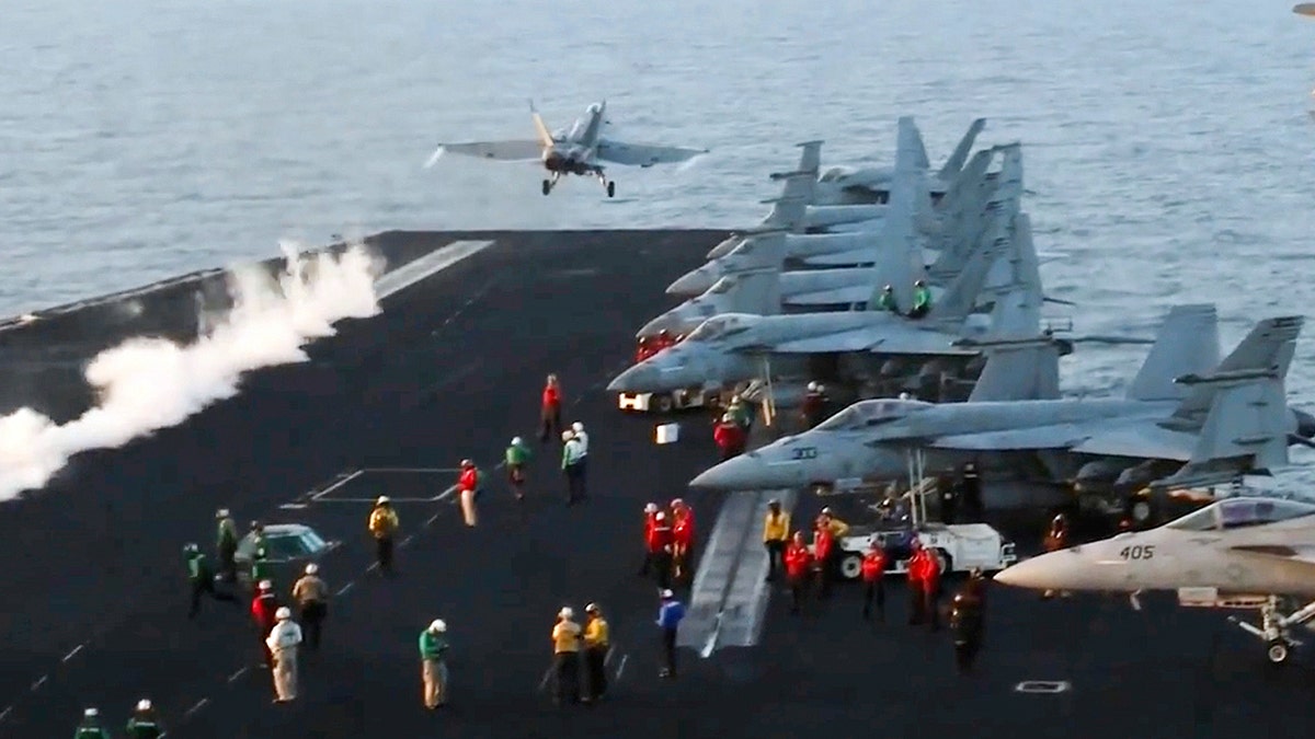 ABD Donanması, F/A-18F Super Hornet, USS Harry S. Truman, Kızıldeniz, uçak kazası, pilotlar fırlatma, savaş uçağı kaybı, VFA-11, uçak gemisi, güverte arızası, İran destekli Husi teröristleri, Yemen, ateşkes, Donanma grev grubu, askeri operasyonlar, ABD Donanması kazası, askeri uçak kaybı, pilot güvenliği
