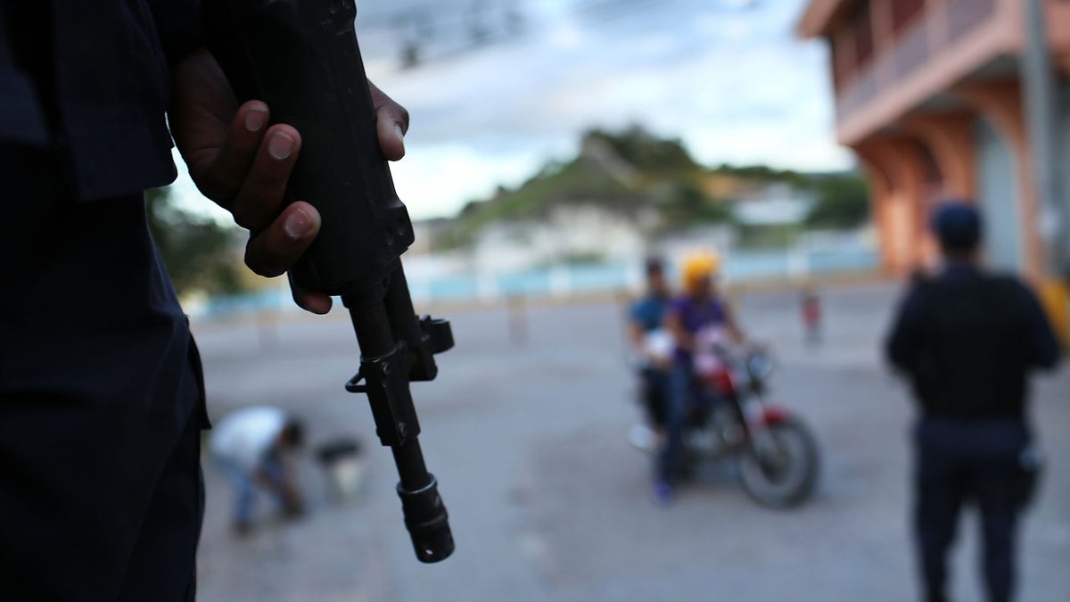 ABD Büyükelçiliği, Honduras, Tegucigalpa, Toplu Silahlı Saldırı Tehdidi, Elliot Dover Hıristiyan Okulu, Centro Civico, Güvenlik Uyarısı, Seyahat Uyarısı, Suç, Çete Faaliyetleri, Şiddet, Amerikan Vatandaşları

