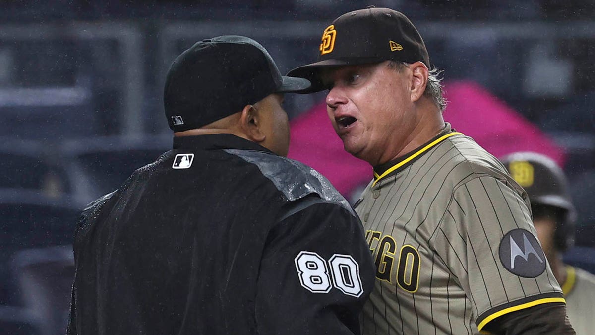 San Diego Padres, Mike Shildt, Fernando Tatis Jr., Adrian Johnson, ejection, New York Yankees, beyzbol, Major League Baseball, MLB, spor, Xander Bogaerts, Luis Arraez, kavga, hakem, gözlük, zafer, geri dönüş, Devin Williams, Luke Weaver, Manny Machado
