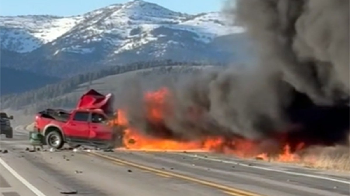 Kaza, Yellowstone, Milli Park, Tur otobüsü, kamyonet, ölüm, Idaho, Eyalet Polisi, NTSB, Soruşturma, Highway 20, Henrys Lake, Roger Merrill

