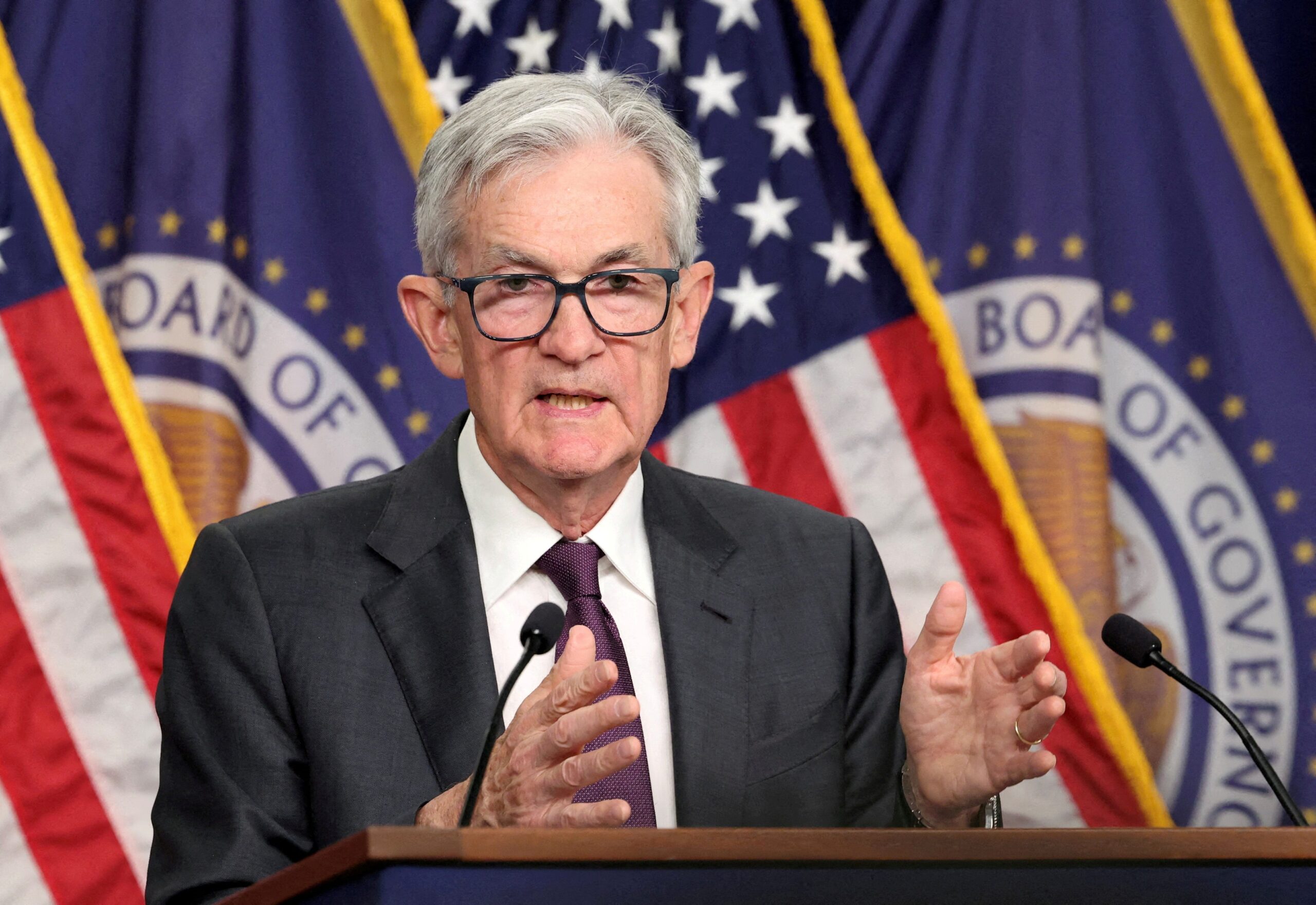 faiz oranları, Federal Rezerv, Donald Trump, Jerome Powell, enflasyon, ekonomik görünüm, para politikası, faiz indirimi, ABD ekonomisi, resesyon riski, ticaret politikası, tüketici harcamaları, GSYİH, ekonomik belirsizlik
