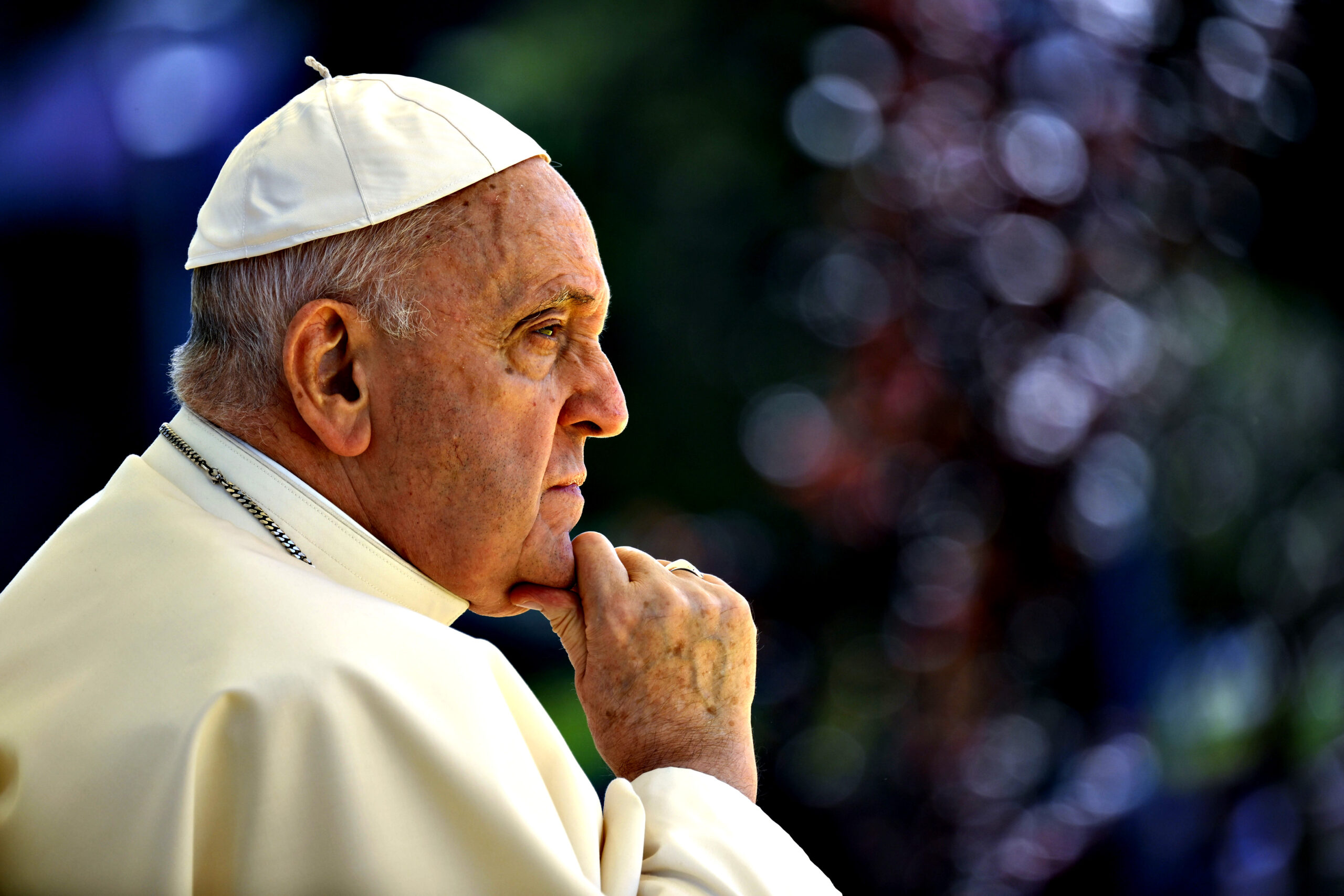 Papa Francis, Papa'nın Ölümü, Papalık Seçimi, Katolik Kilisesi, Kardinaller, Papalık Enclavi, Katolik Doktrin, Kilise Öğretileri, Dini Reform, Sosyal Adalet, Liberal, Muhafazakar, Kilise ve Modernite, Küresel Sorunlar, Vatikan, Kilise Liderliği, Dini Siyaset, Kilise Bürokrasisi, İdeoloji, Papalık Mirası
