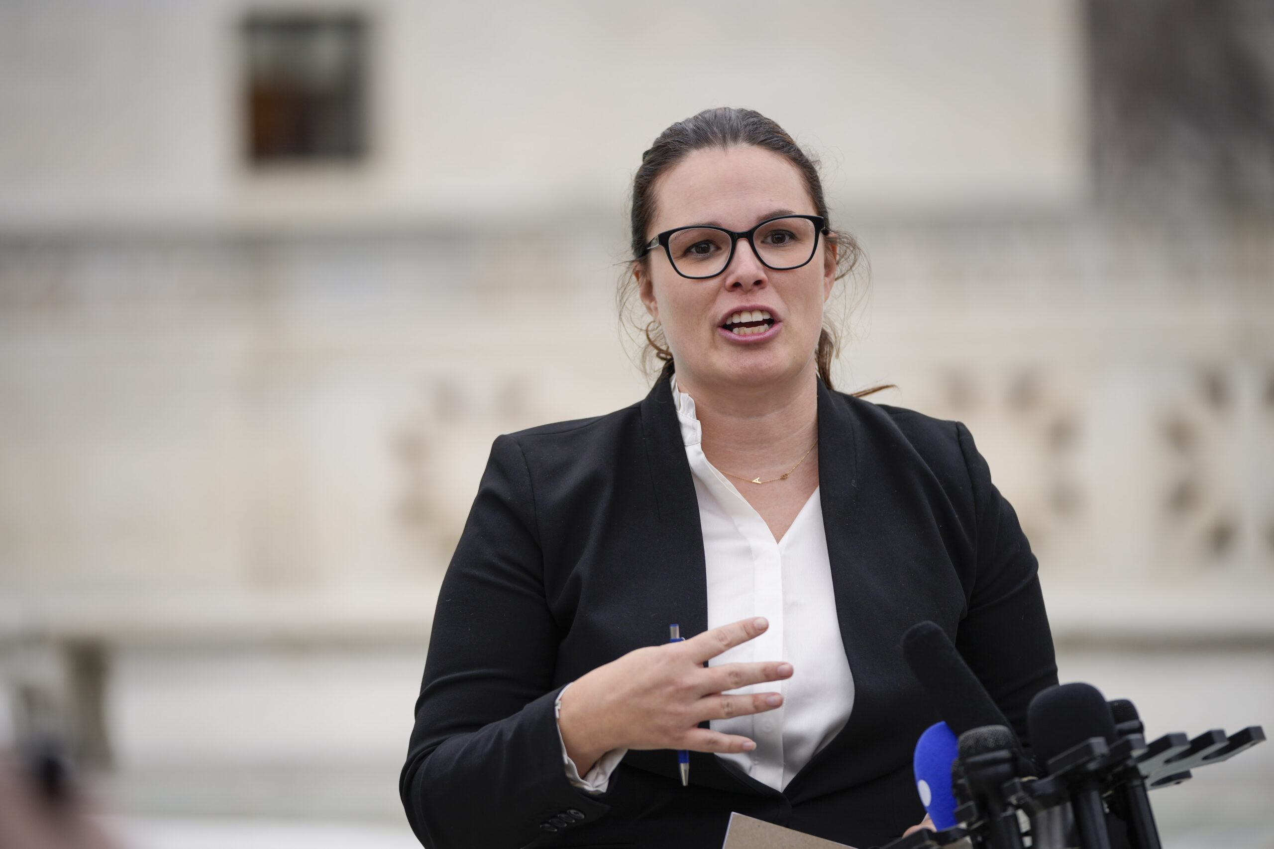 Kuzey Carolina Yüksek Mahkemesi, Allison Riggs, Jefferson Griffin, seçim anlaşmazlığı, oy verme hakları, Bush v. Gore, ABD Yüksek Mahkemesi, seçim hukuku, seçim güvenliği, askeri seçmenler, denizaşırı seçmenler, fotoğraf kimliği, seçim kuralları, seçim iptali, seçim hırsızlığı, parti politikası, hukuk mahkemesi, seçim itirazı, eyalet anayasası, federal mahkeme

