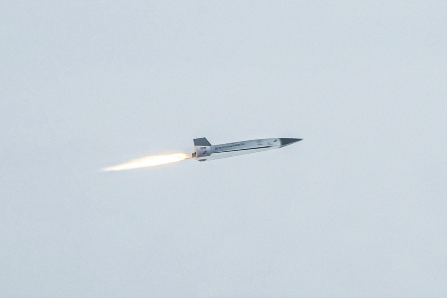 hipersonik uçuş, Stratolaunch, Talon-A2, Mach 5, insansız hava aracı, hipersonik test yatağı, füze savunma ajansı, Pentagon, Roc, yeniden kullanılabilir uçak, X-15, Vandenberg Uzay Kuvvetleri Üssü, Orbital ATK, Pegasus XL, Paul Allen, Talon-A1, Talon-Z, Kara Buz, hipersonik tehditler, ABD Hava Kuvvetleri, NASA, savunma bakanlığı, George Rumford, test kaynakları yönetim merkezi
