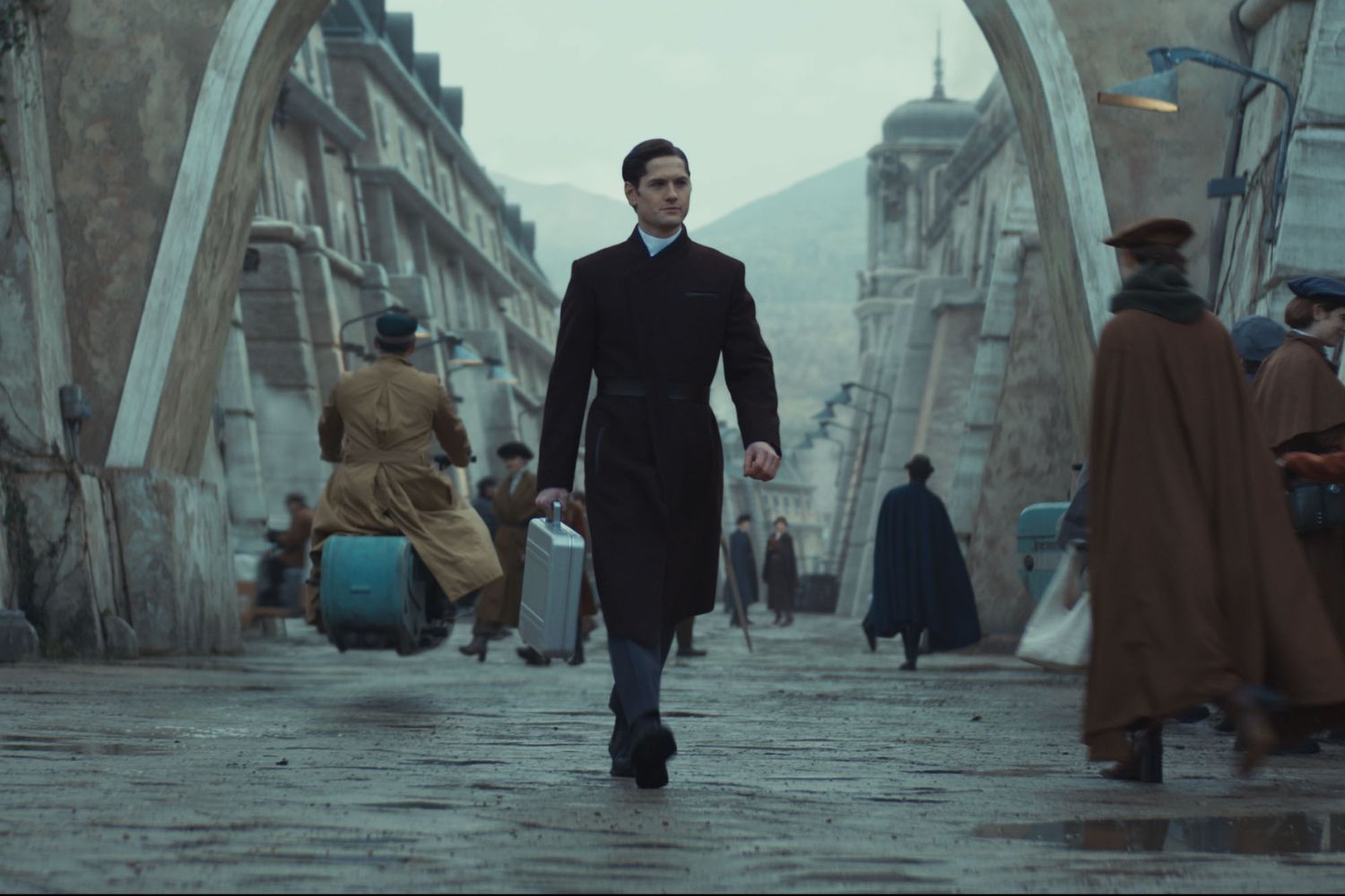 Andor, Syril Karn, Kyle Soller, Dedra Meero, Cassian Andor, Ghorman Massacre, Star Wars, Tony Gilroy, ölüm, röportaj, karakter analizi, sezon 2, spoiler, Imperial control, arch-nemesis, 
