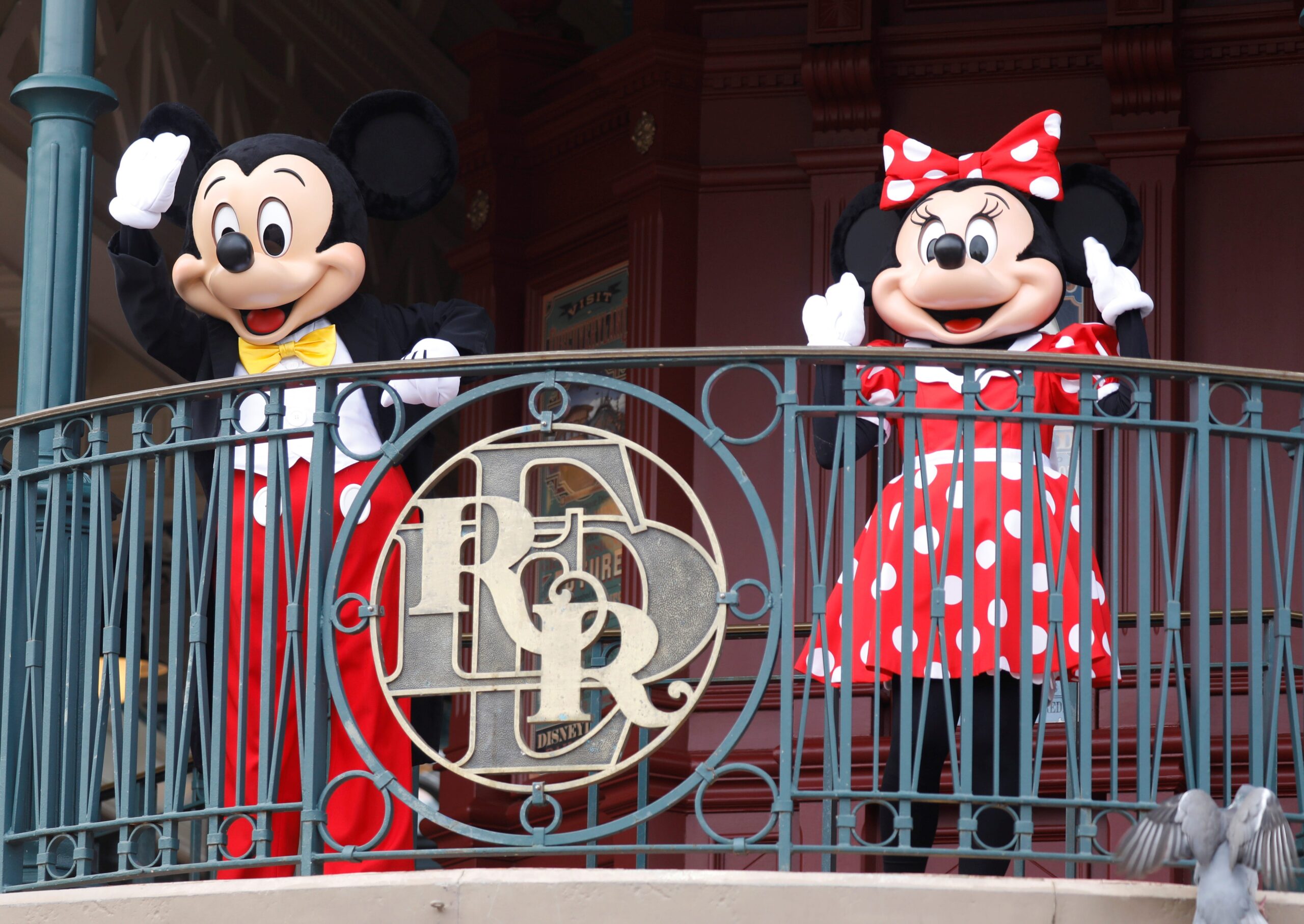 Disney, DIS.N, kazanç raporu, finans, hisse senedi, Disney+, yayın hizmeti, tema parkları, Bob Iger, Abu Dabi, Birleşik Arap Emirlikleri, LSEG, Danni Hewson, AJ Bell, tüketici harcamaları, tarifeler, işletme geliri, Hugh Johnston, Shanghai Disney Resort, Hong Kong Disneyland, Çin ekonomisi, Disney Treasure, cruise gemisi, Hulu, ESPN, Marvel, Thunderbolts, Elio, Pixar, Zootopia 2, Avatar: Fire and Ash, deneyimler, S&P 500, Lisa Richwine, Muralikumar Anantharaman, Nick Zieminski, Chizu Nomiyama, Franklin Paul

